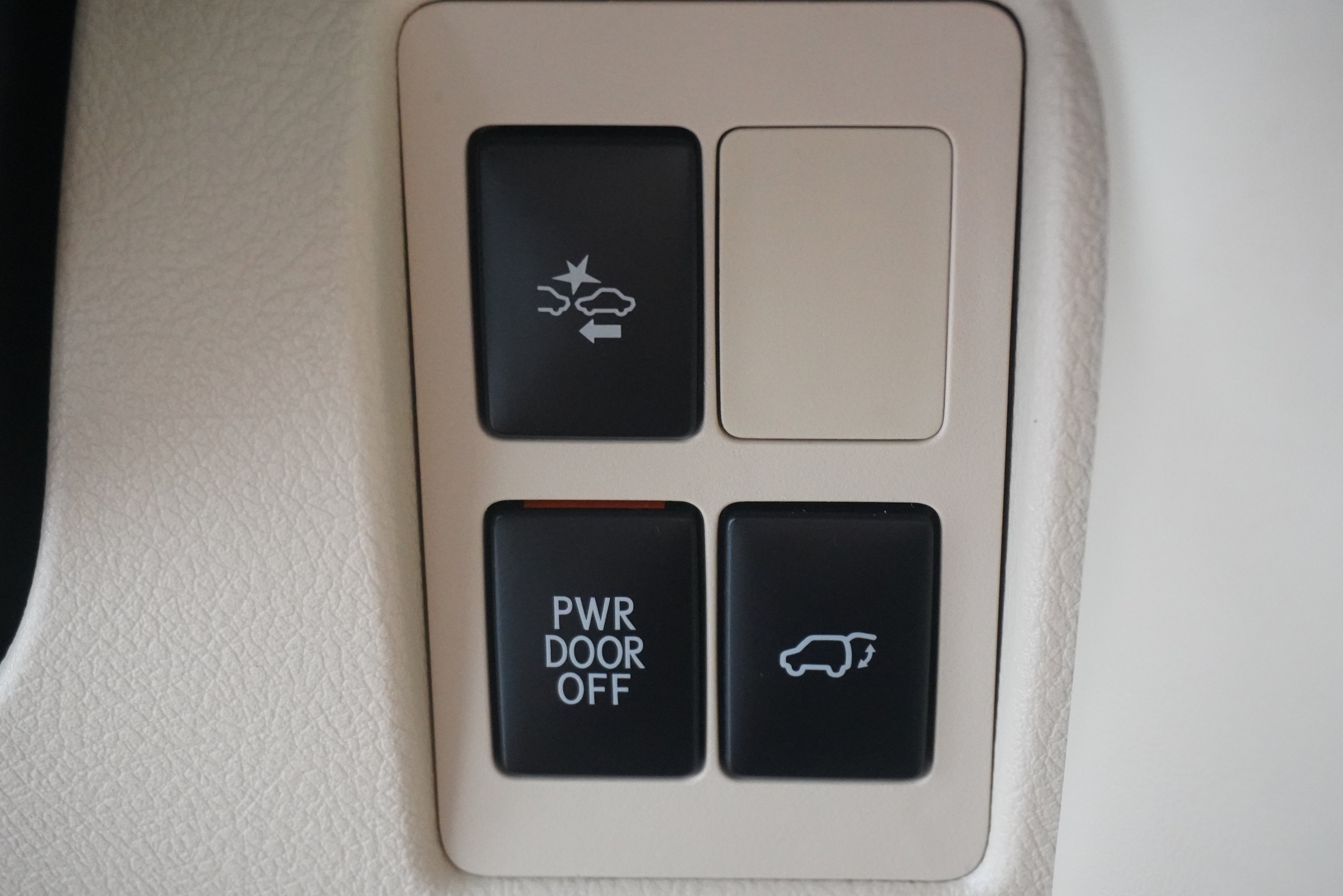 2016 Lexus LX 570 - Photo 34