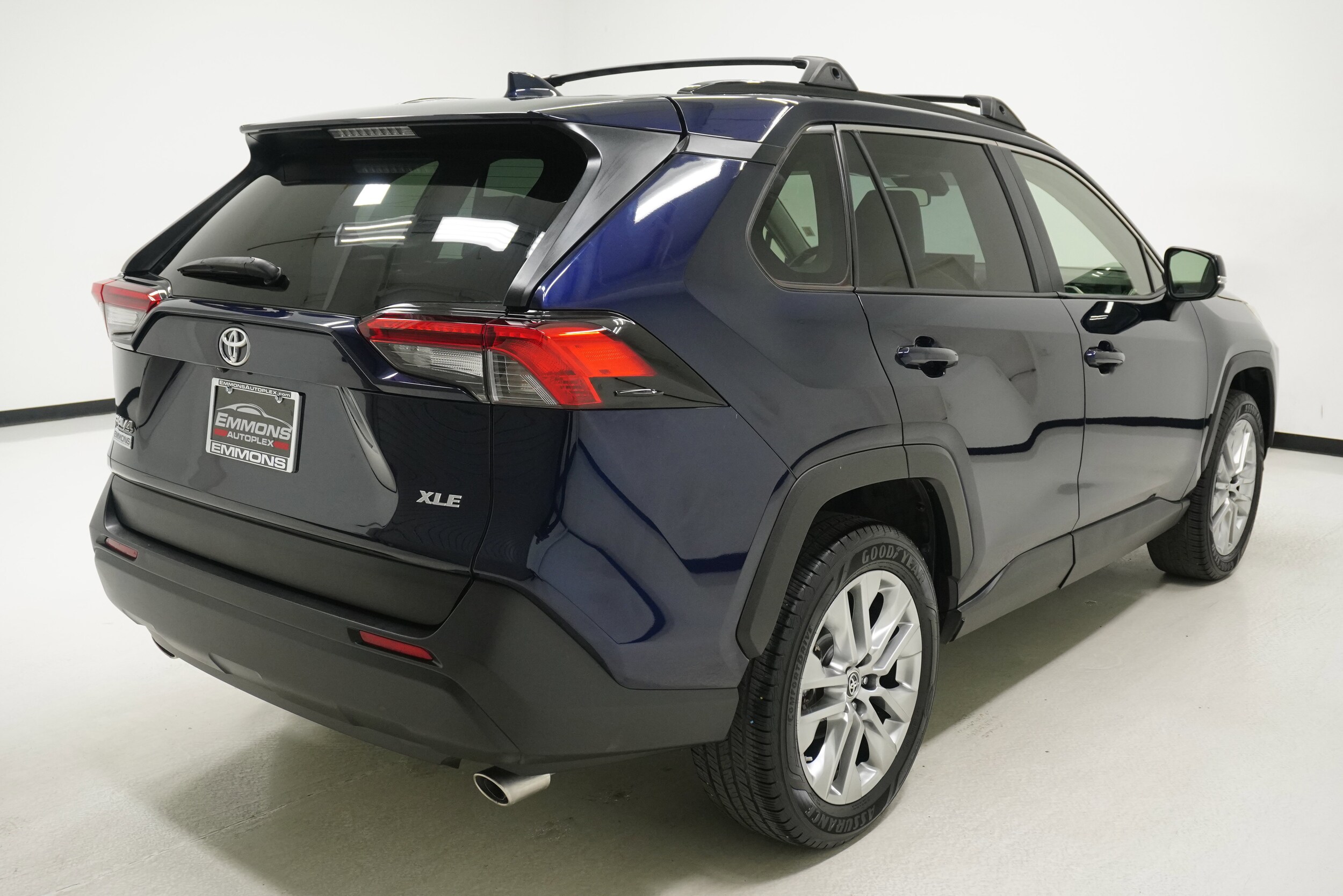 2019 Toyota RAV4 XLE Premium photo 4