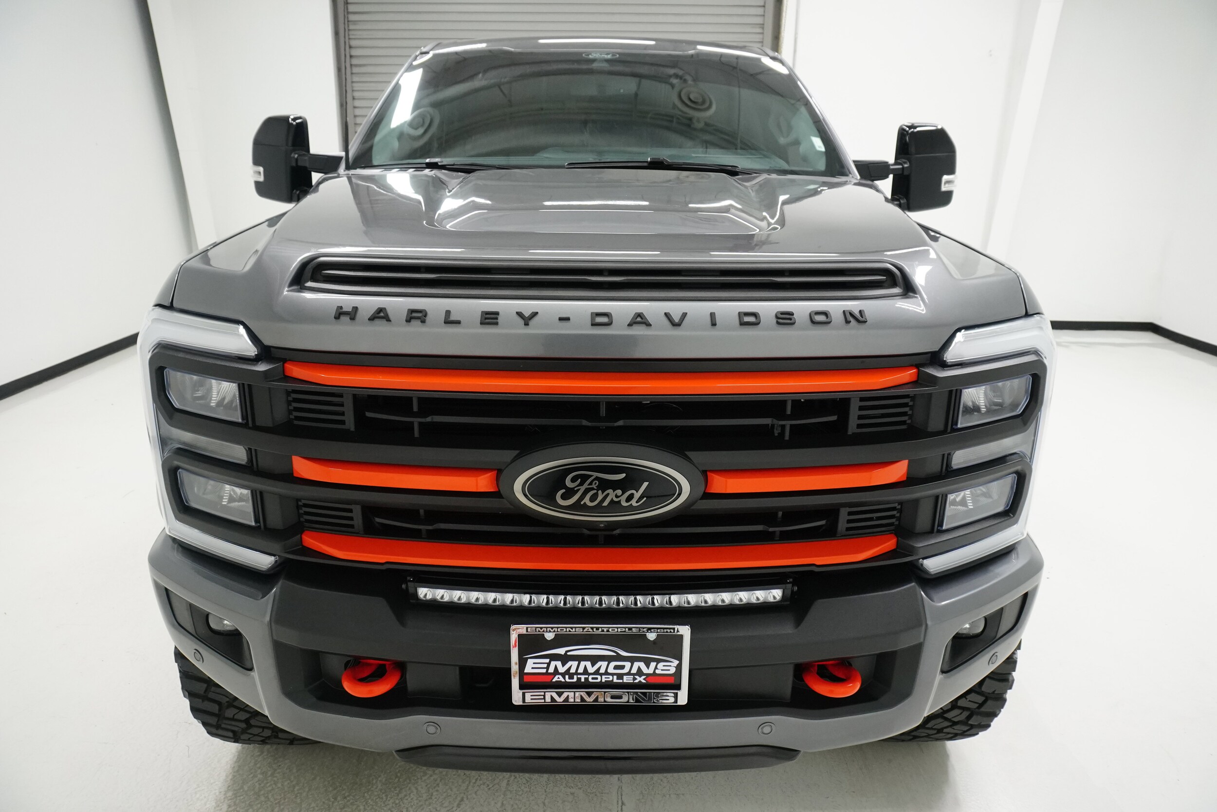 2025 Ford F-250 Lariat photo 2