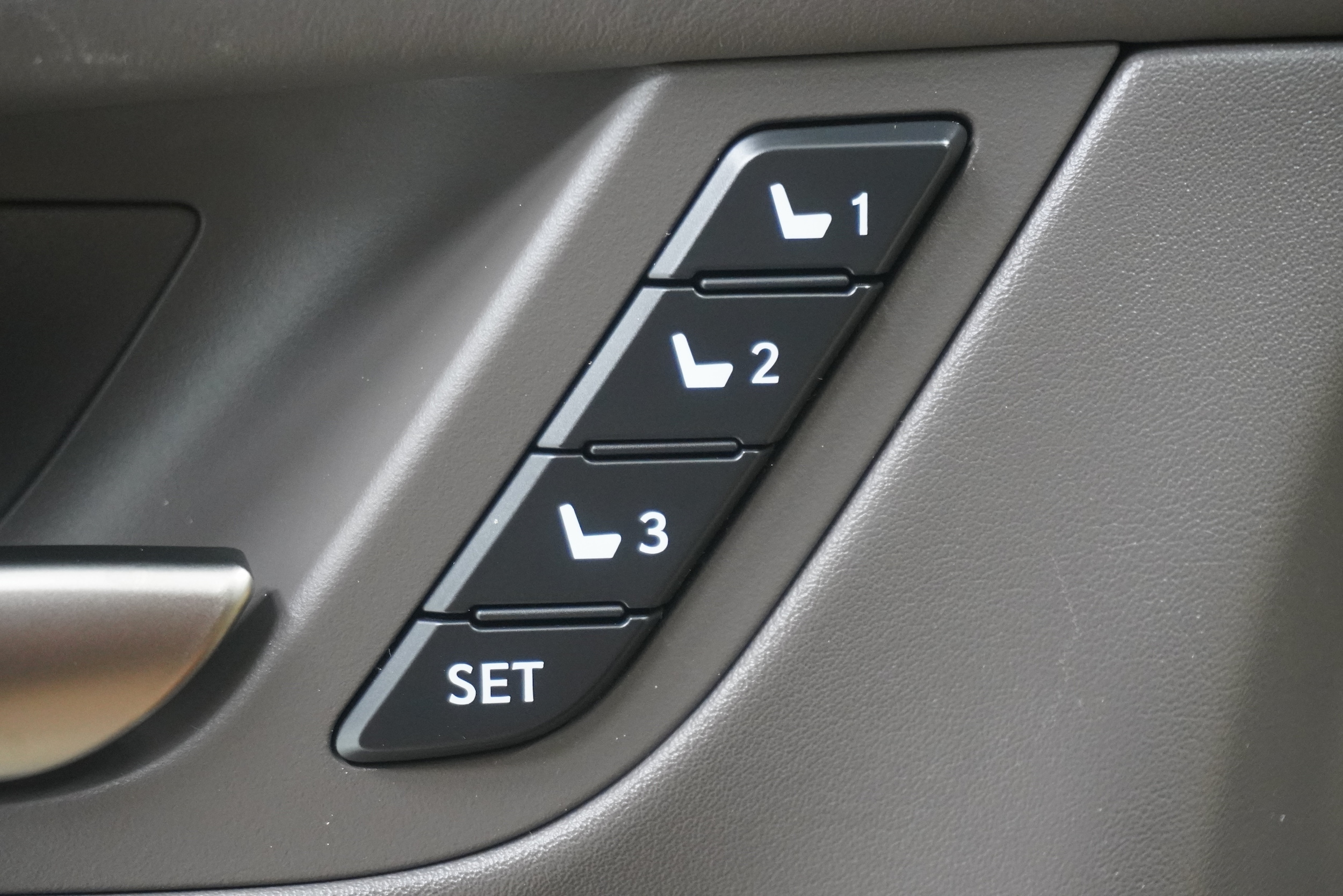 2016 Lexus LX 570 - Photo 17