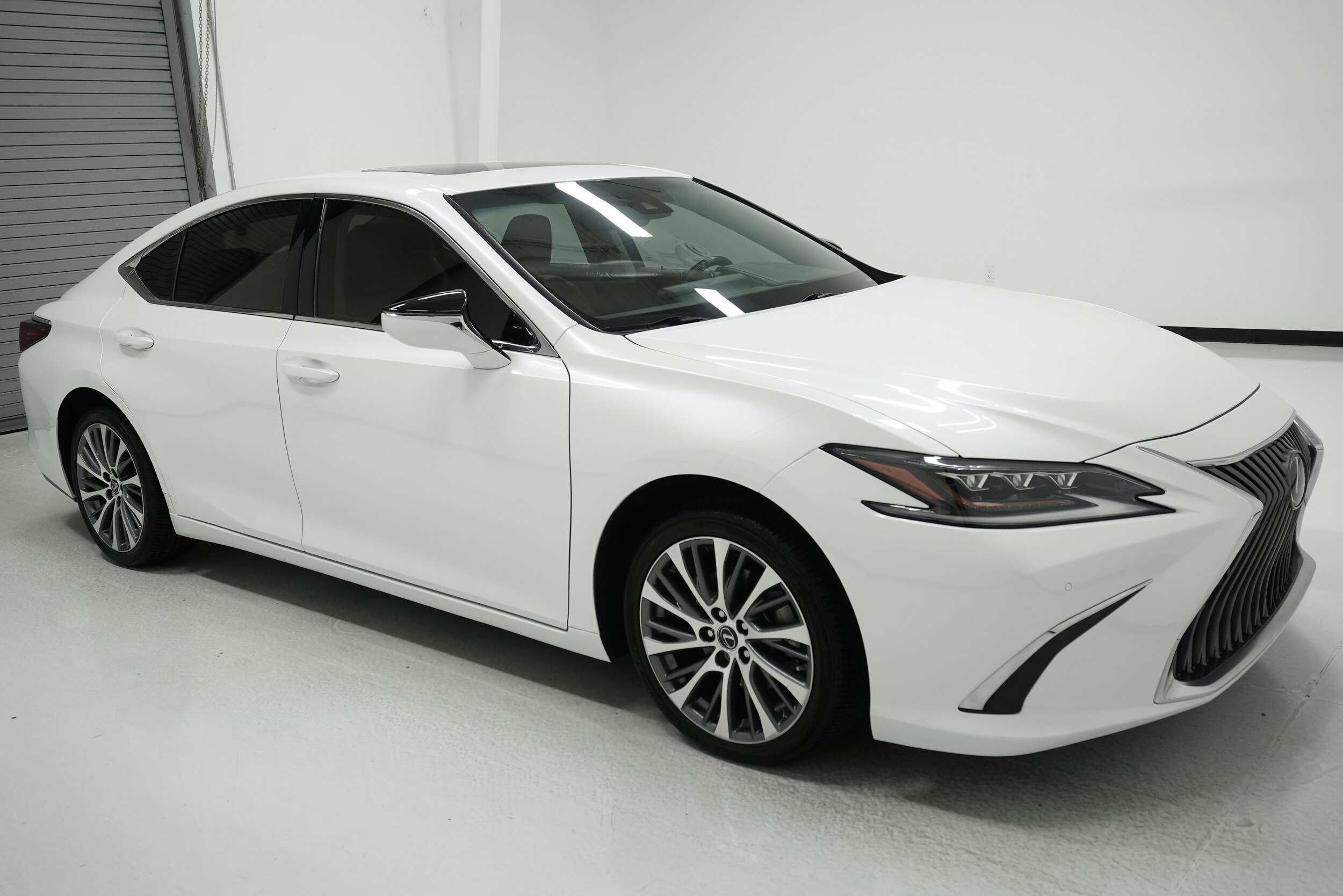 2019 Lexus ES 350 Luxury photo 3