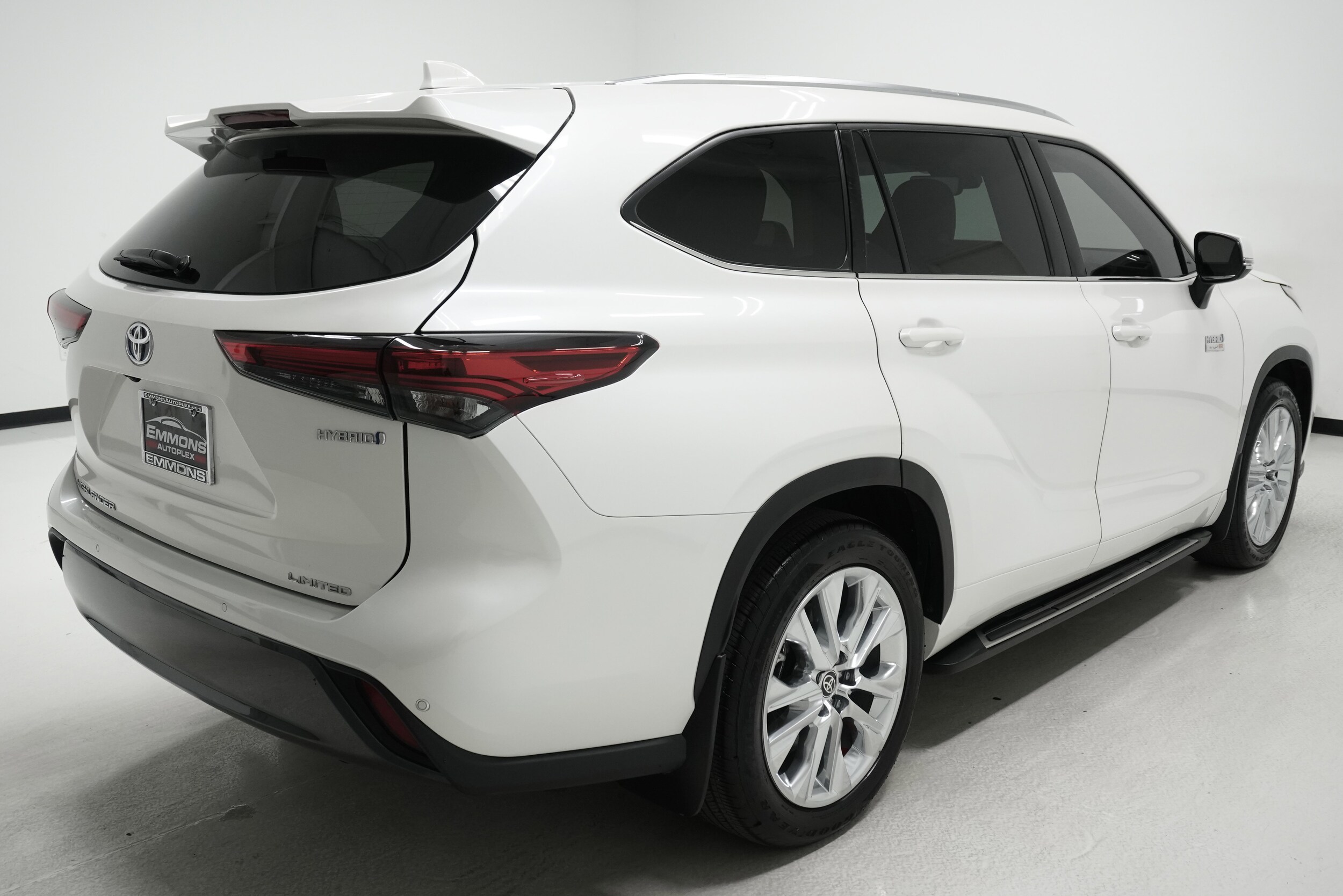 2021 Toyota Highlander Hybrid Limited photo 4