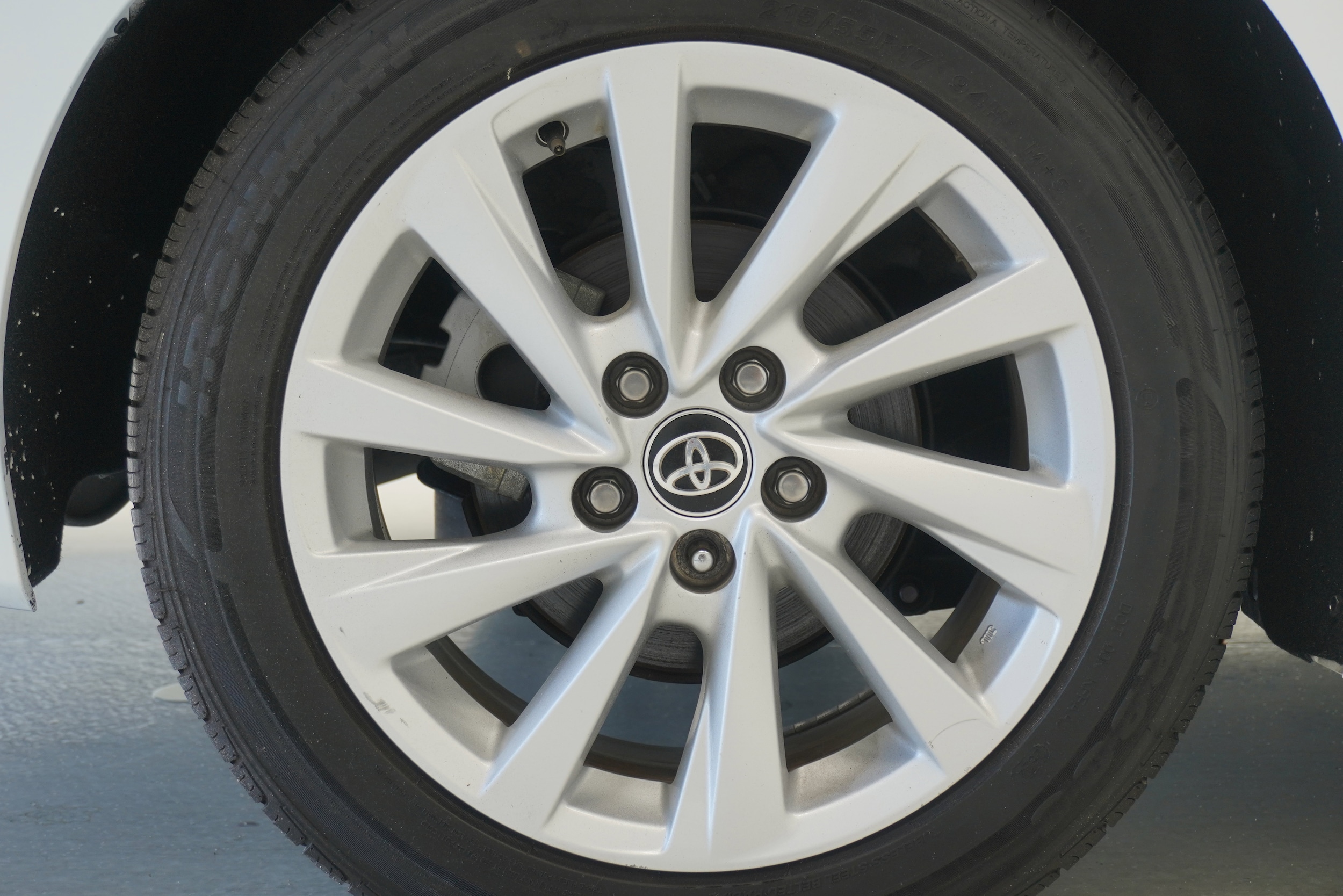 2022 Toyota Camry LE - Photo 25