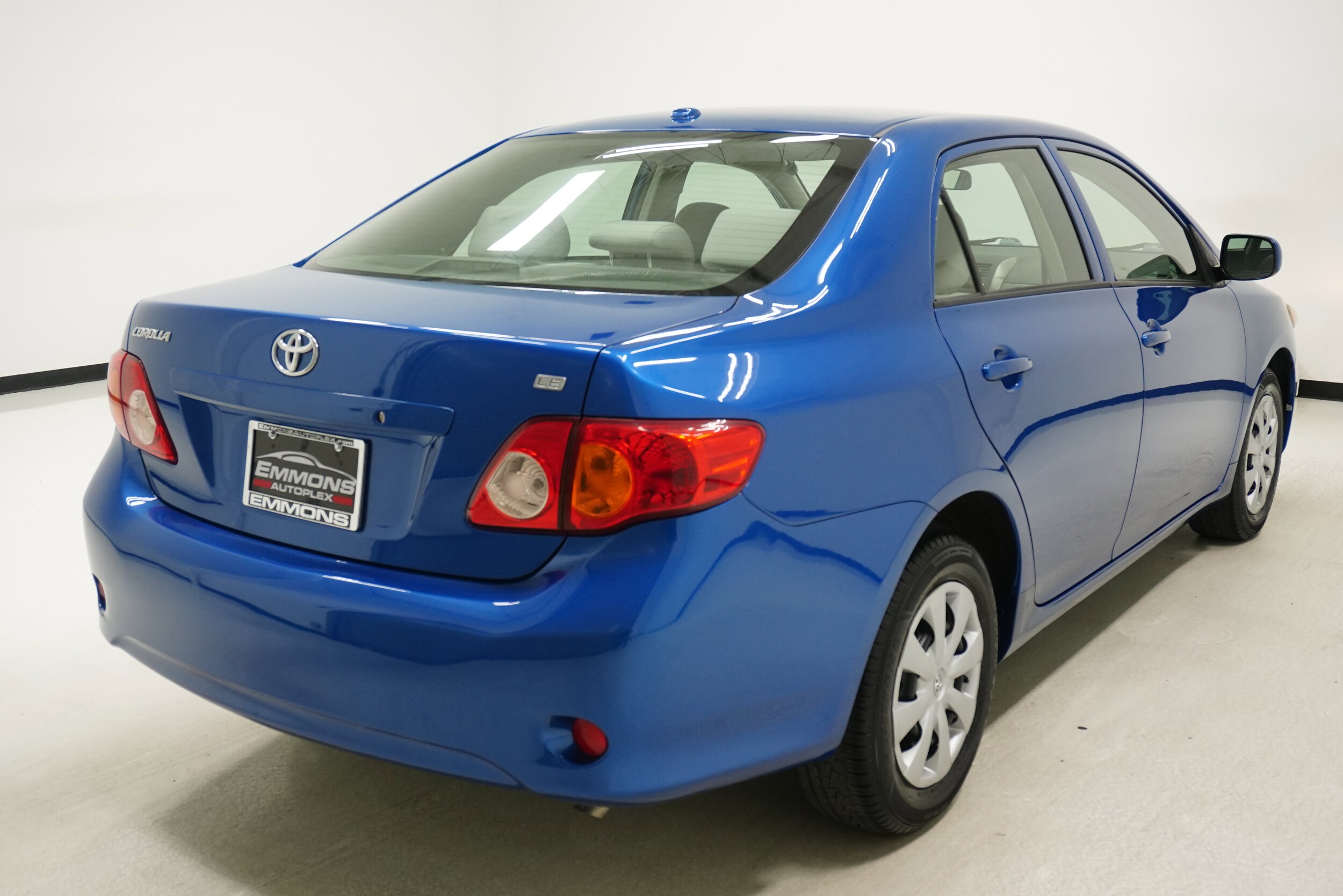 2010 Toyota Corolla LE photo 4