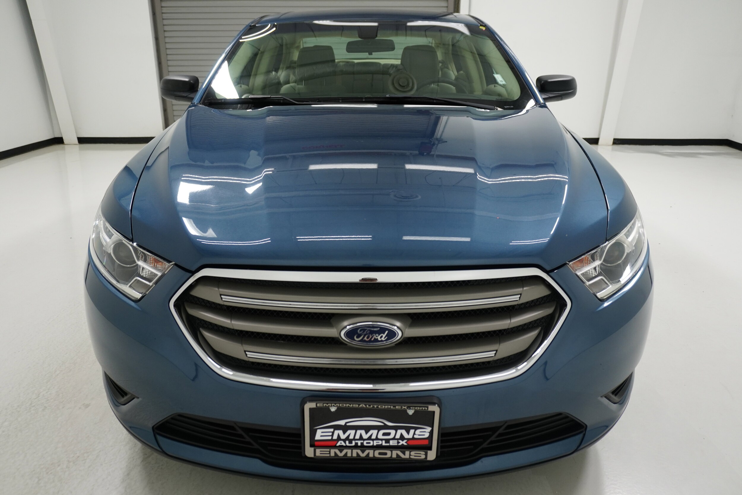 2018 Ford Taurus SE photo 2