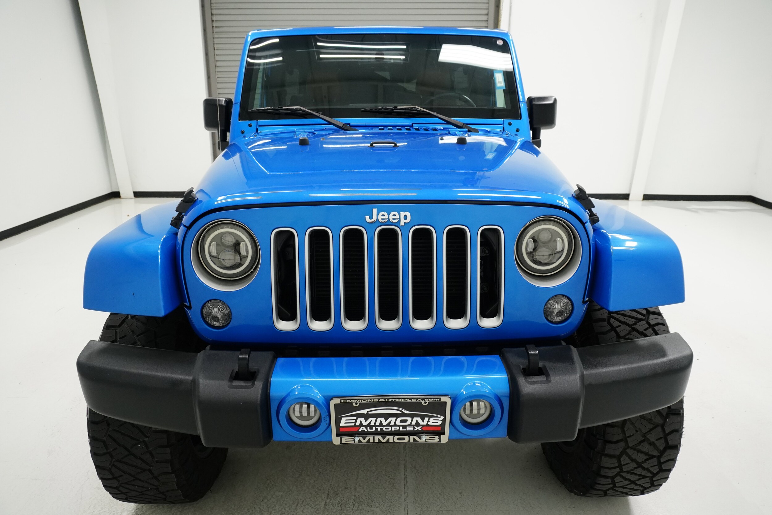 2016 Jeep Wrangler Unlimited Sahara photo 2