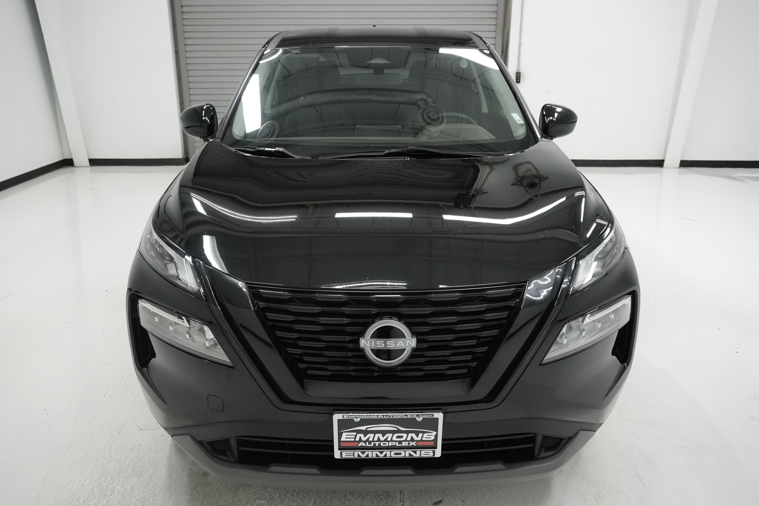 2023 Nissan Rogue SV photo 2