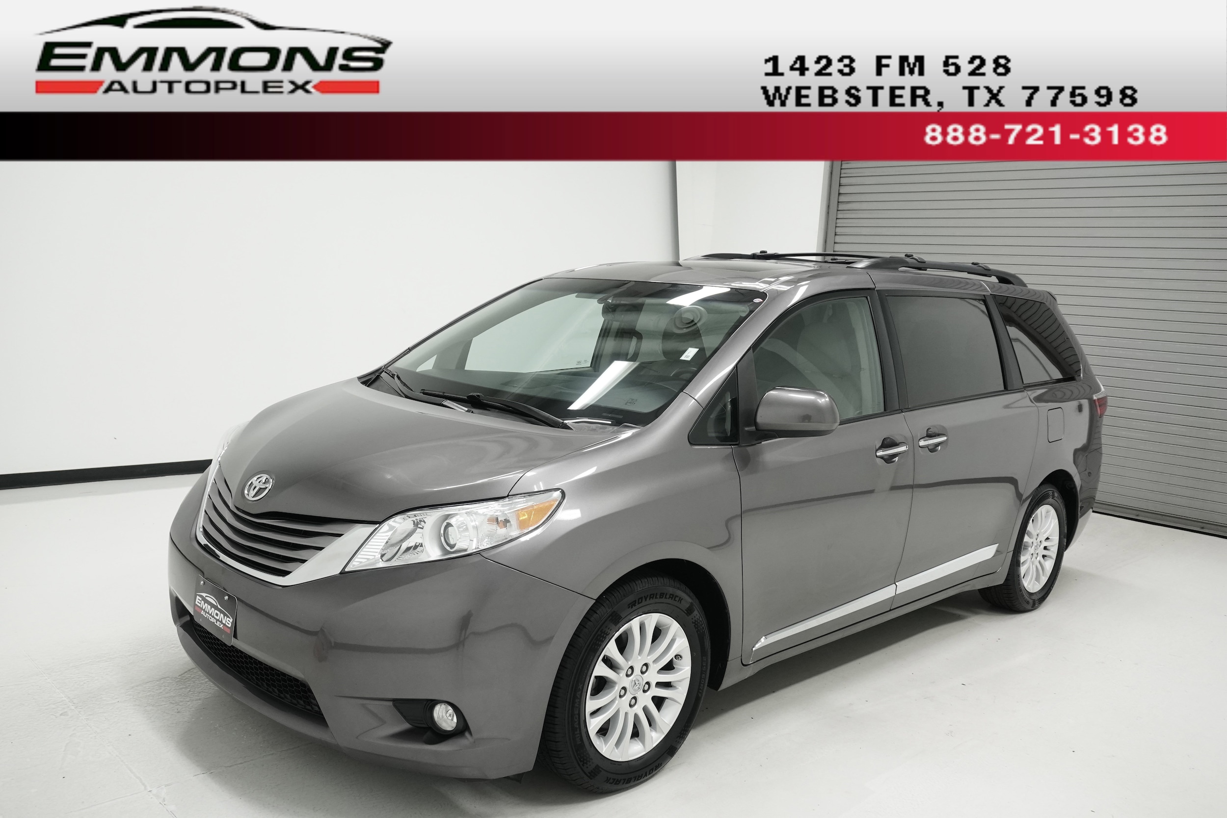 2017 Toyota Sienna XLE V6 7-Passenger Access Seat's photo