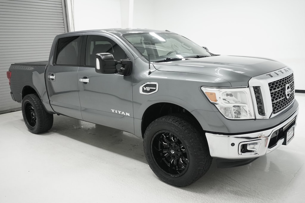 Used 2017 Nissan Titan SV Truck Crew Cab
