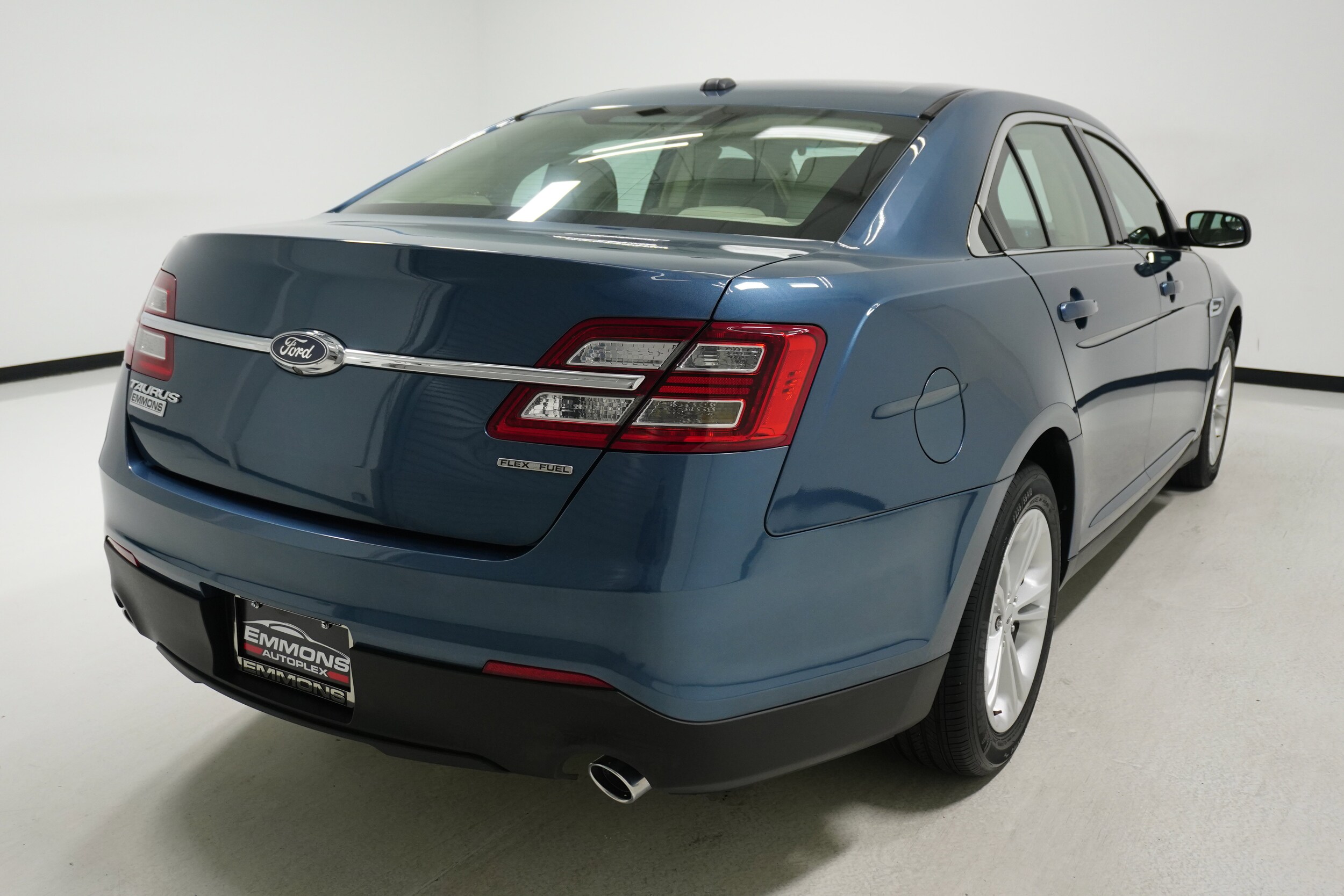 2018 Ford Taurus SE photo 4