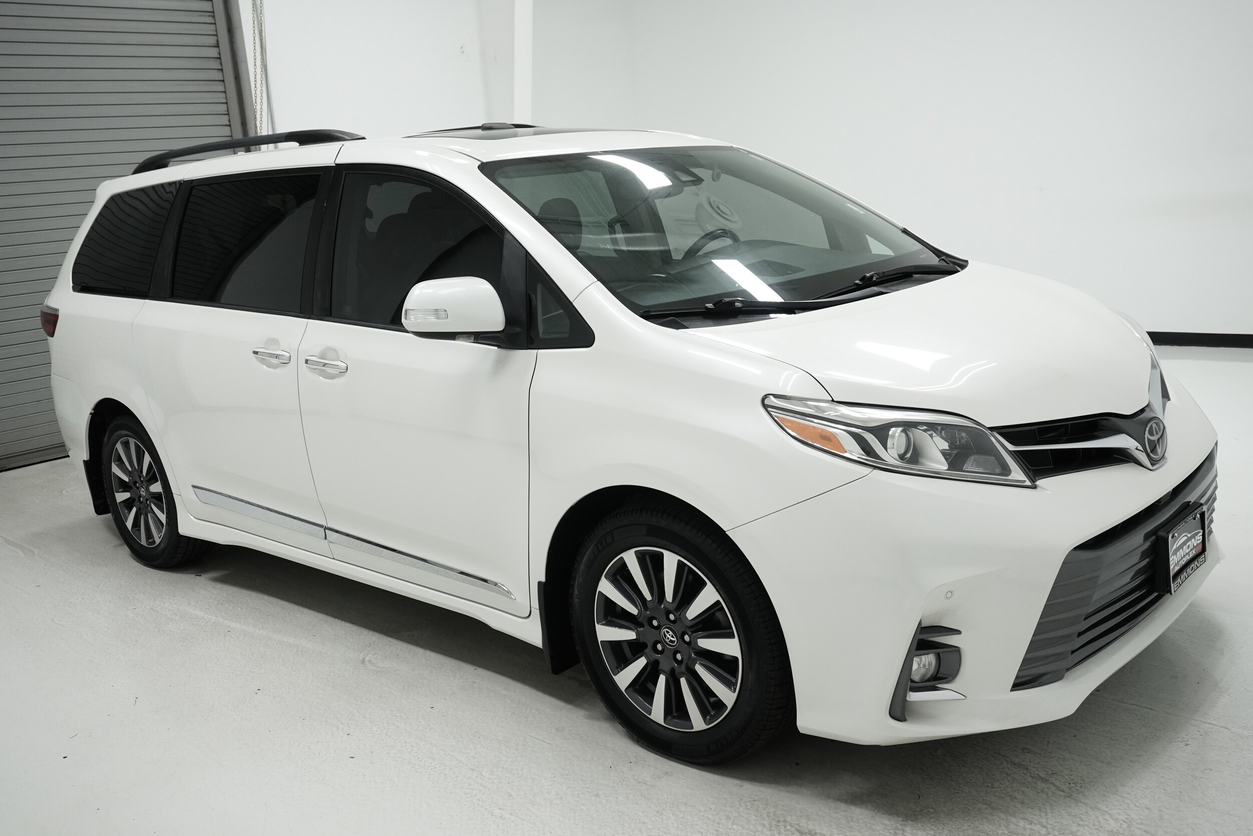2018 Toyota Sienna Limited Premium photo 3