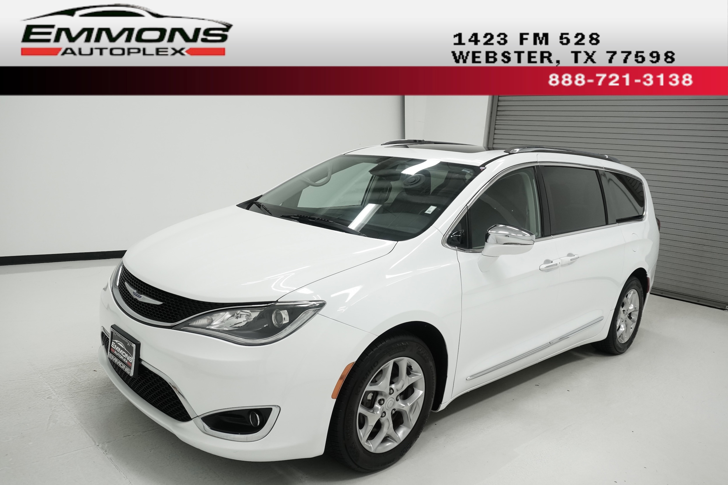 2018 Chrysler Pacifica Limited's photo
