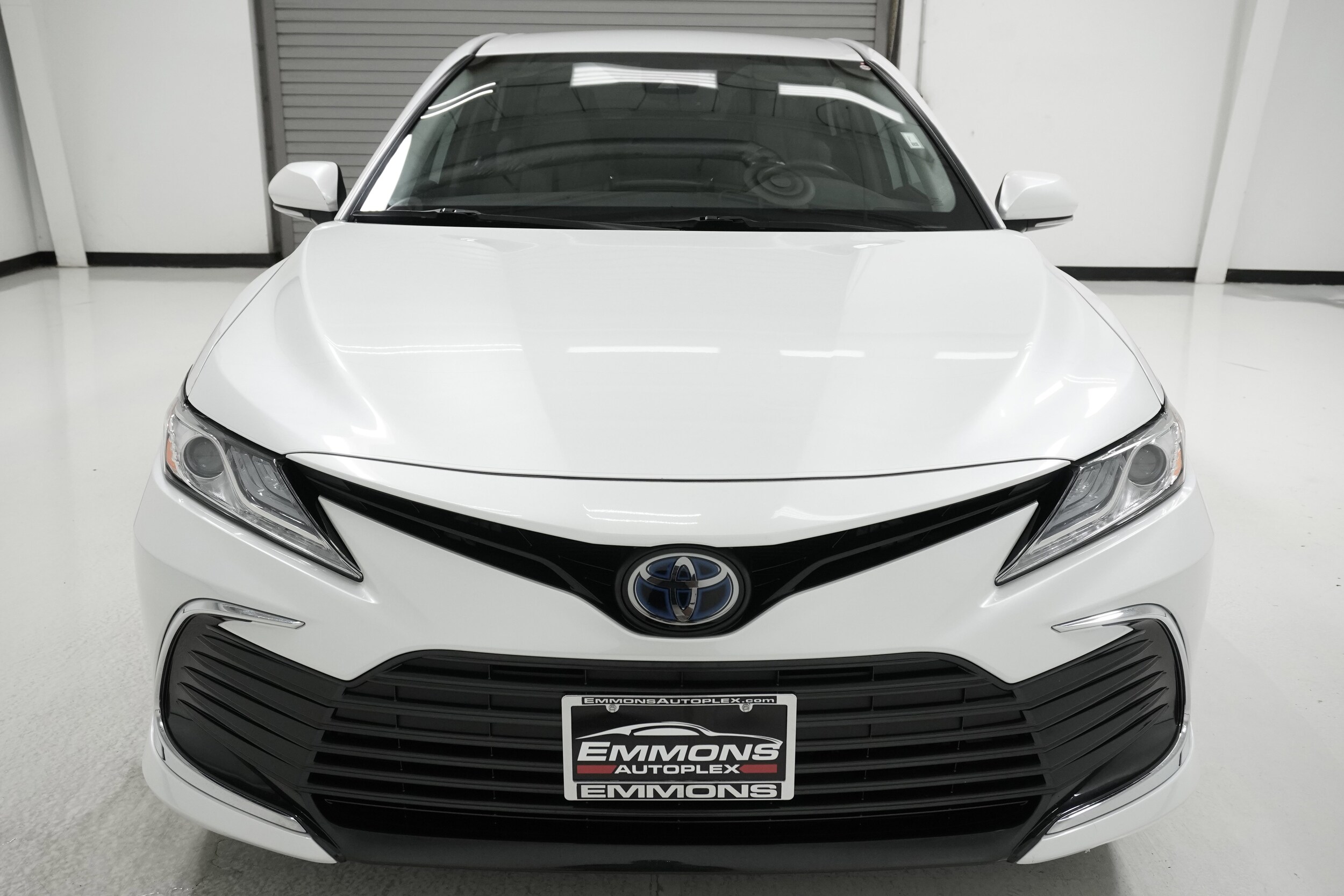 2023 Toyota Camry Hybrid XLE photo 2