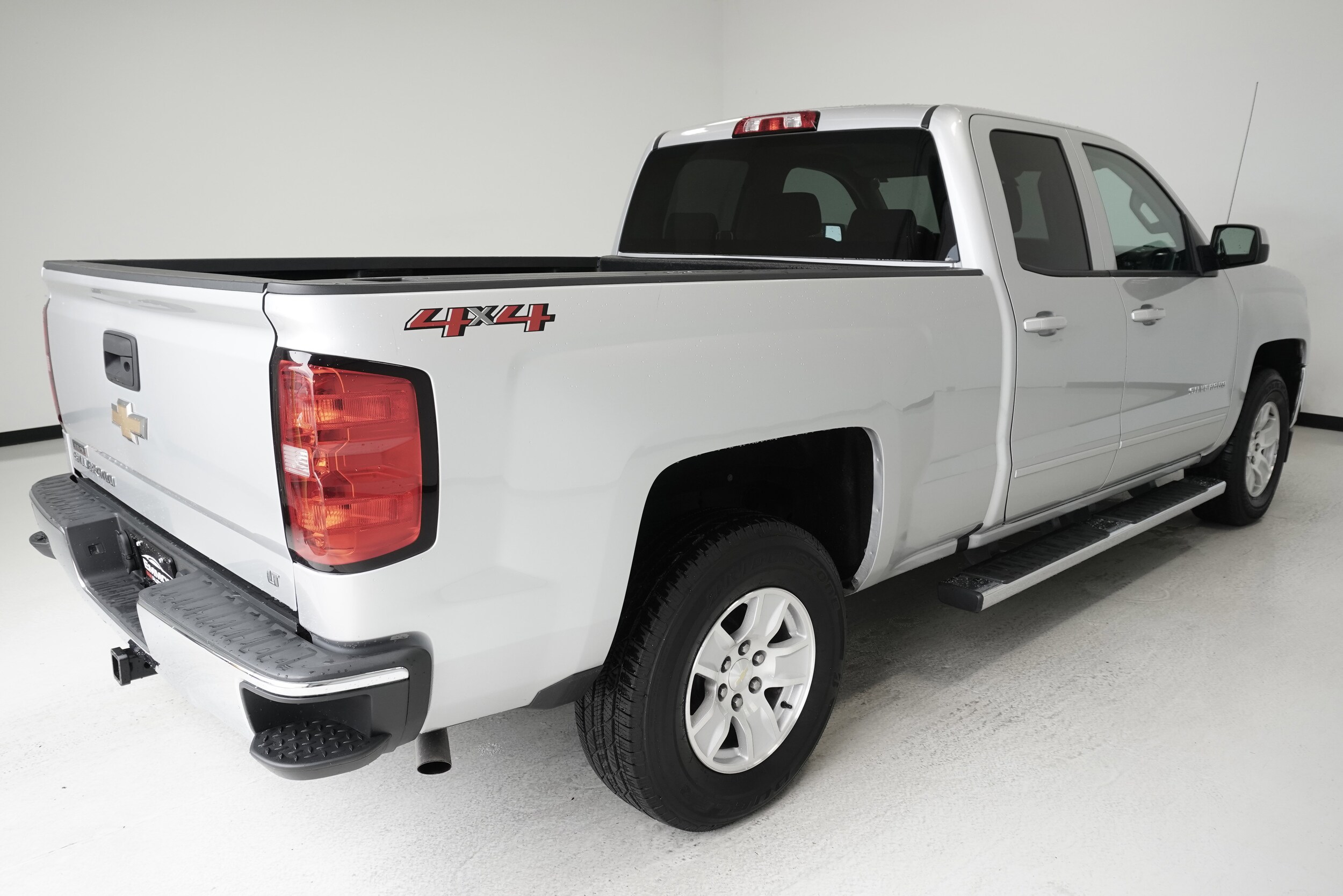2018 Chevrolet Silverado 1500 LT photo 4