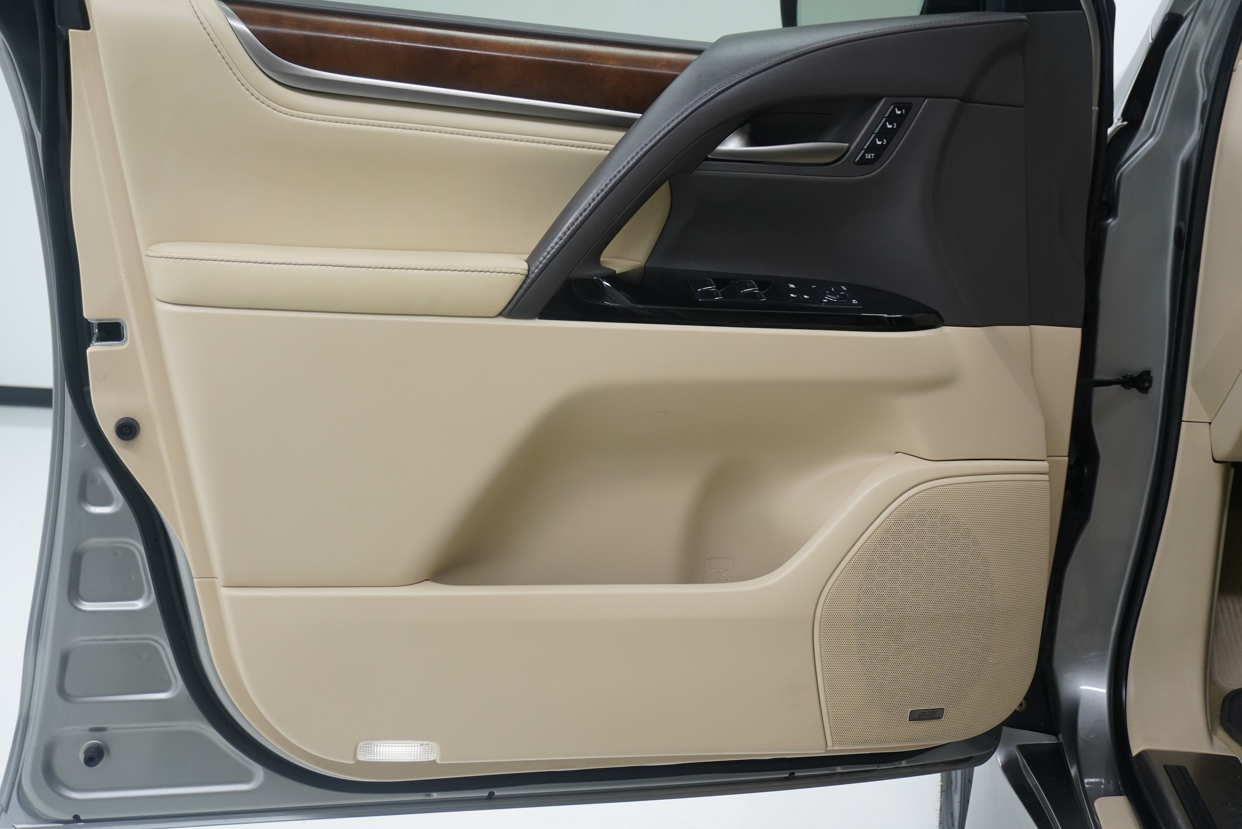 2016 Lexus LX 570 - Photo 15