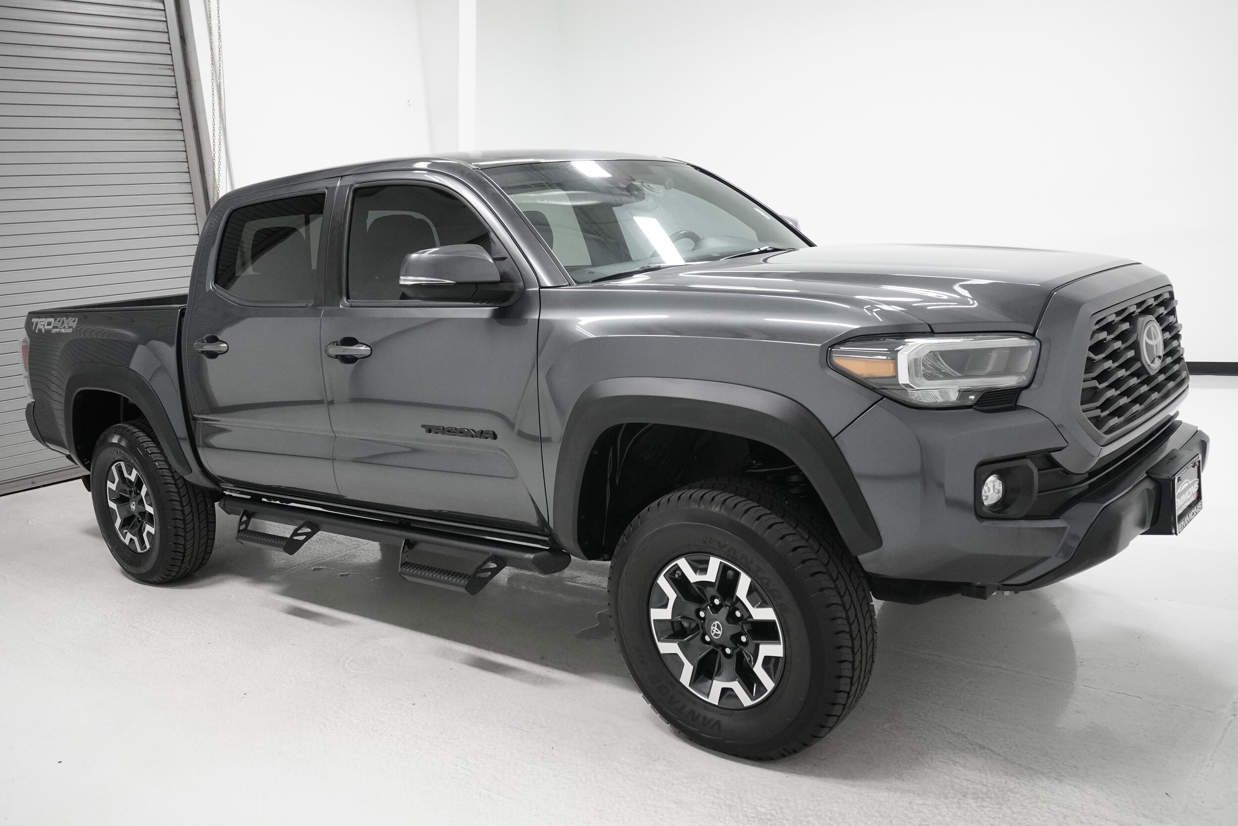 2020 Toyota Tacoma TRD photo 3