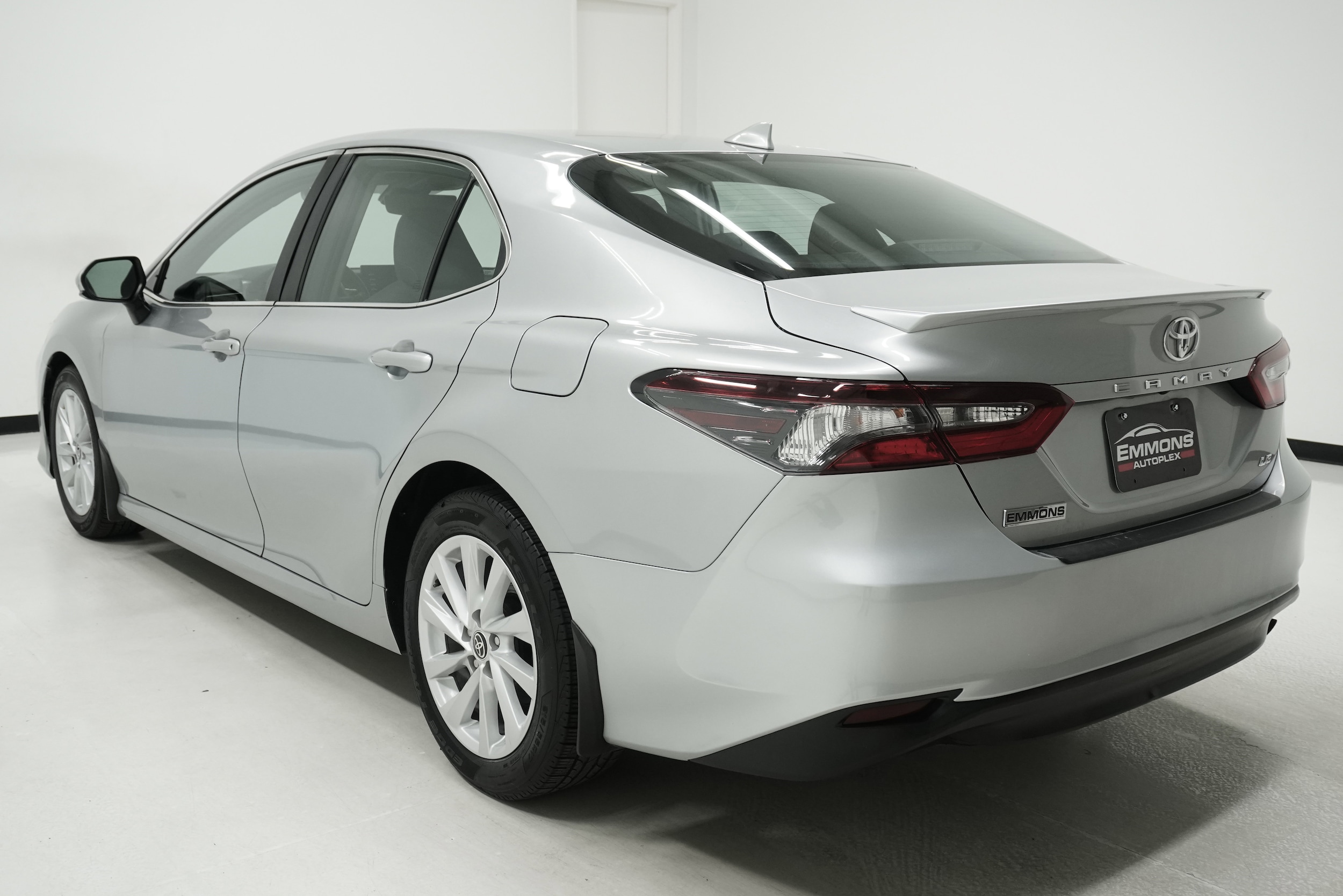 2023 Toyota Camry LE - Photo 6
