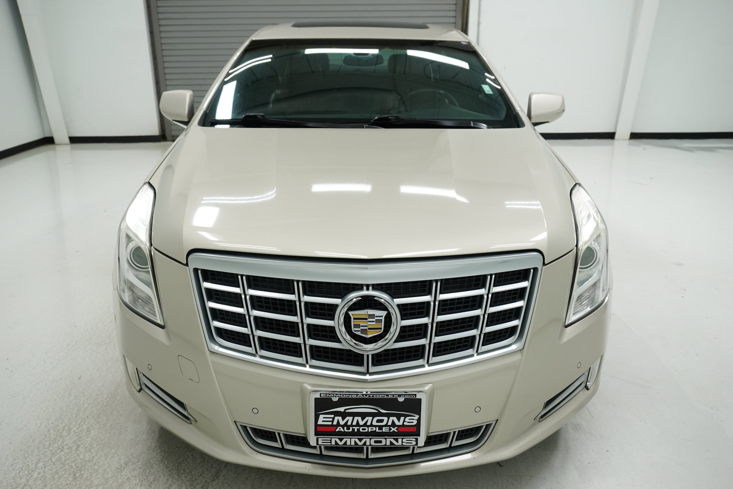 2015 Cadillac XTS Luxury photo 2
