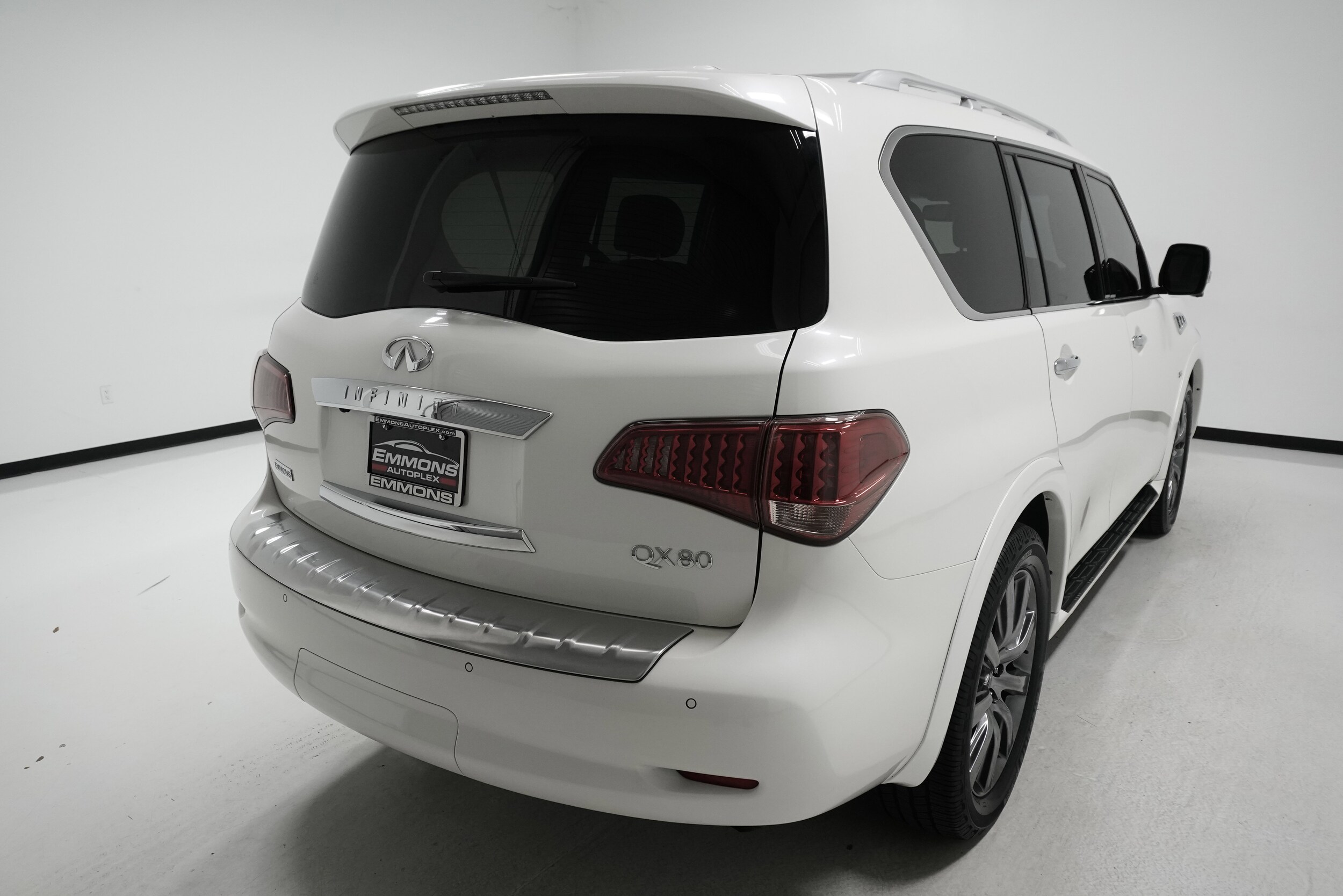2017 Infiniti QX80 photo 4