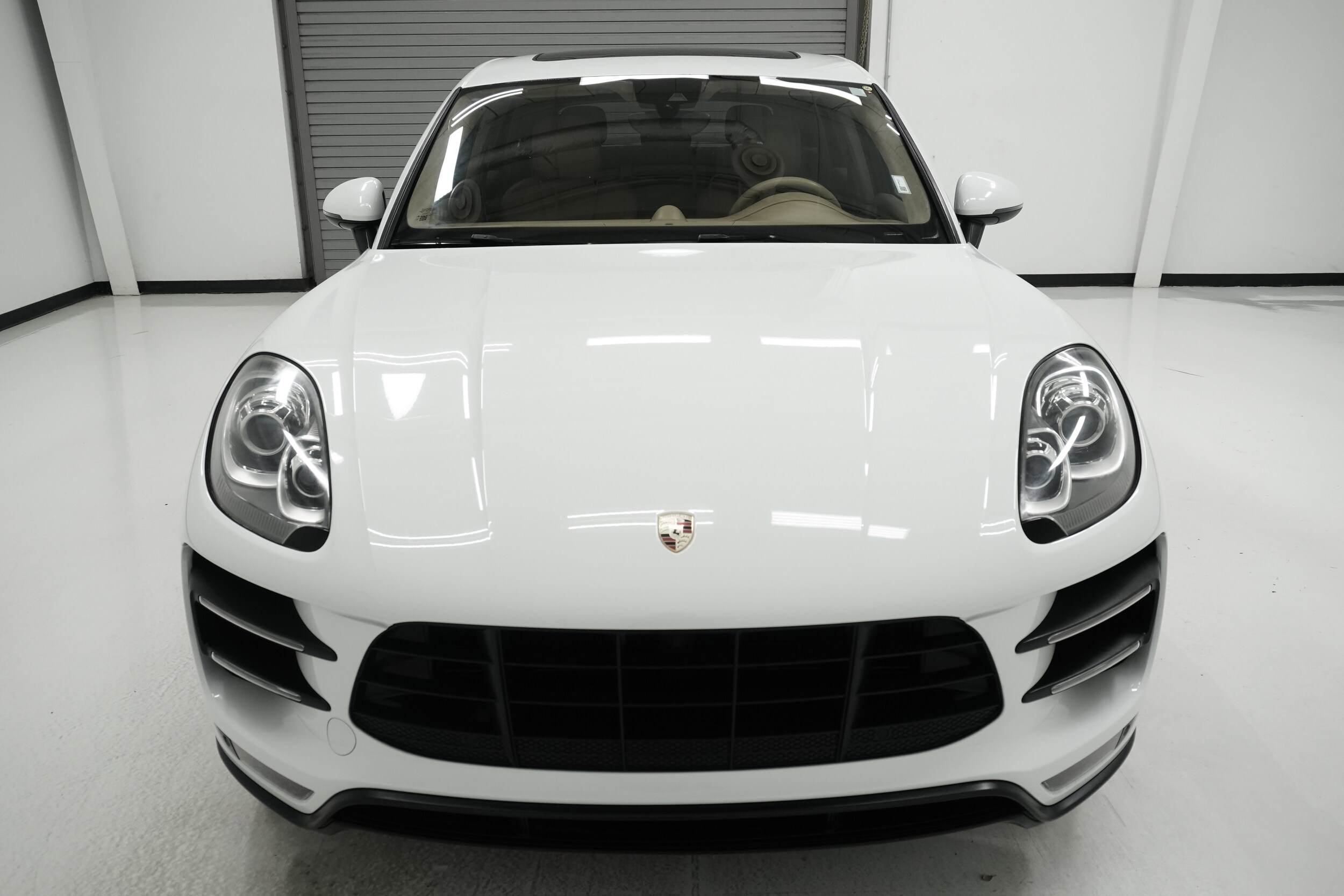 2015 Porsche Macan Turbo photo 2