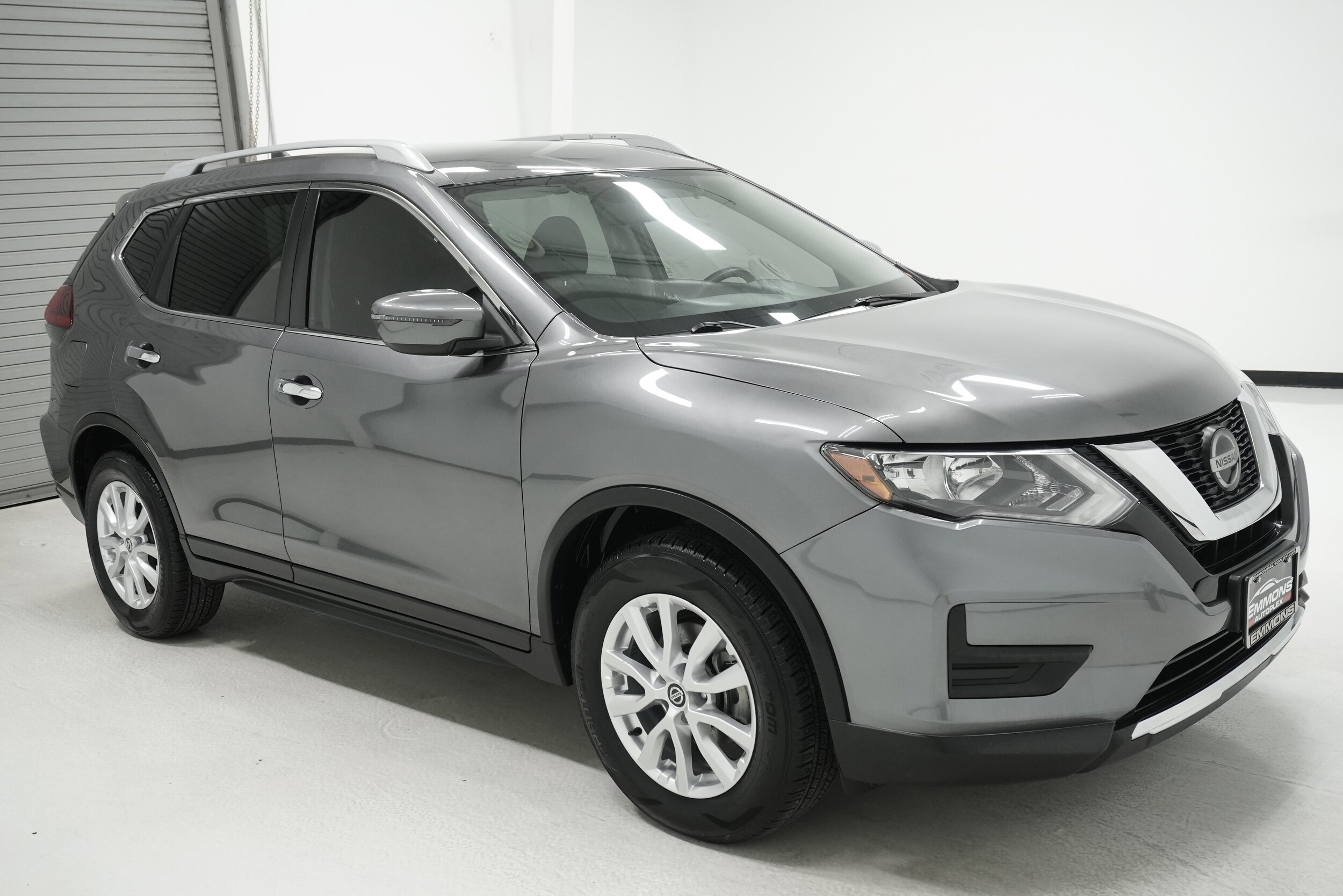 2018 Nissan Rogue SV photo 3