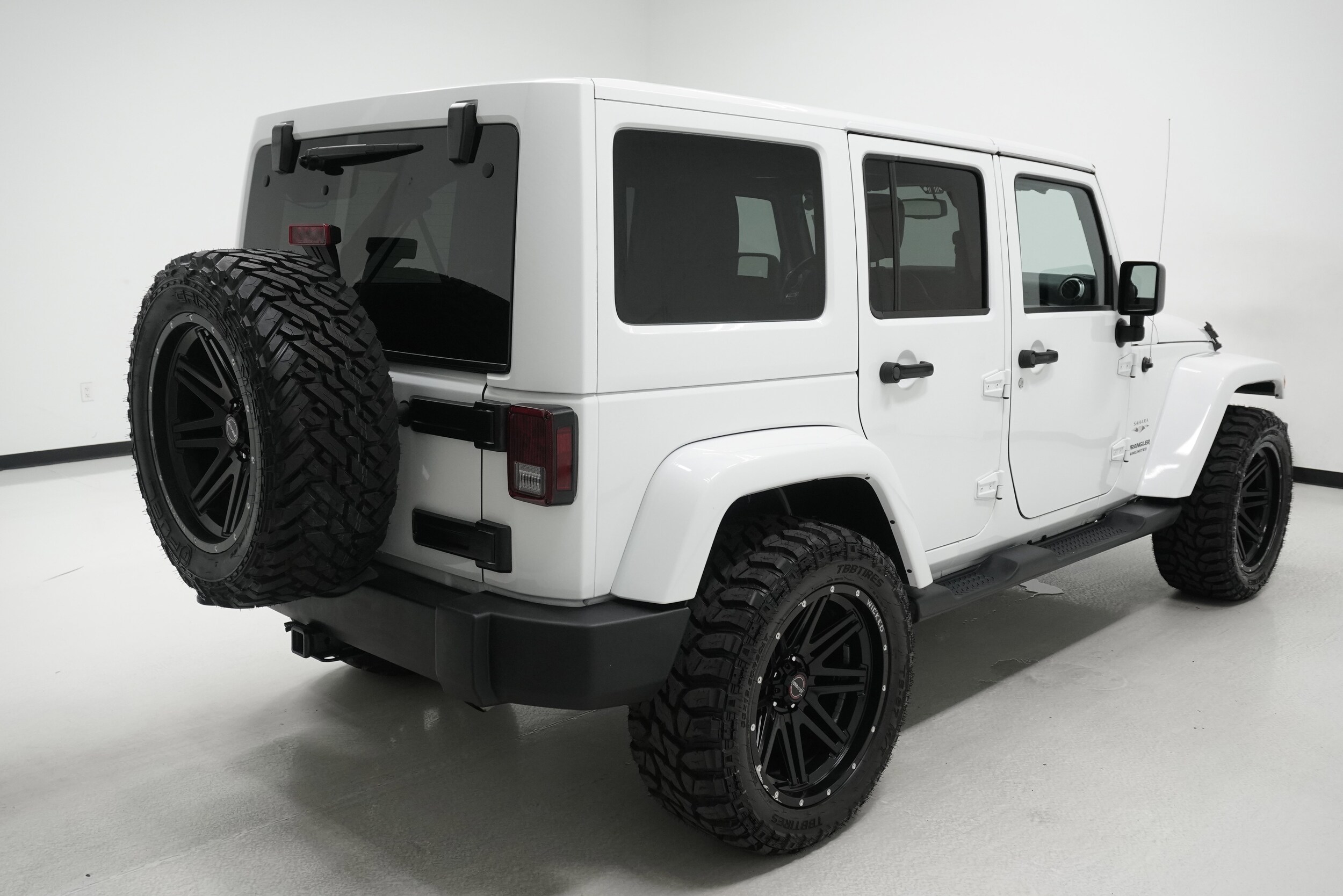 2017 Jeep Wrangler Unlimited Sahara photo 3