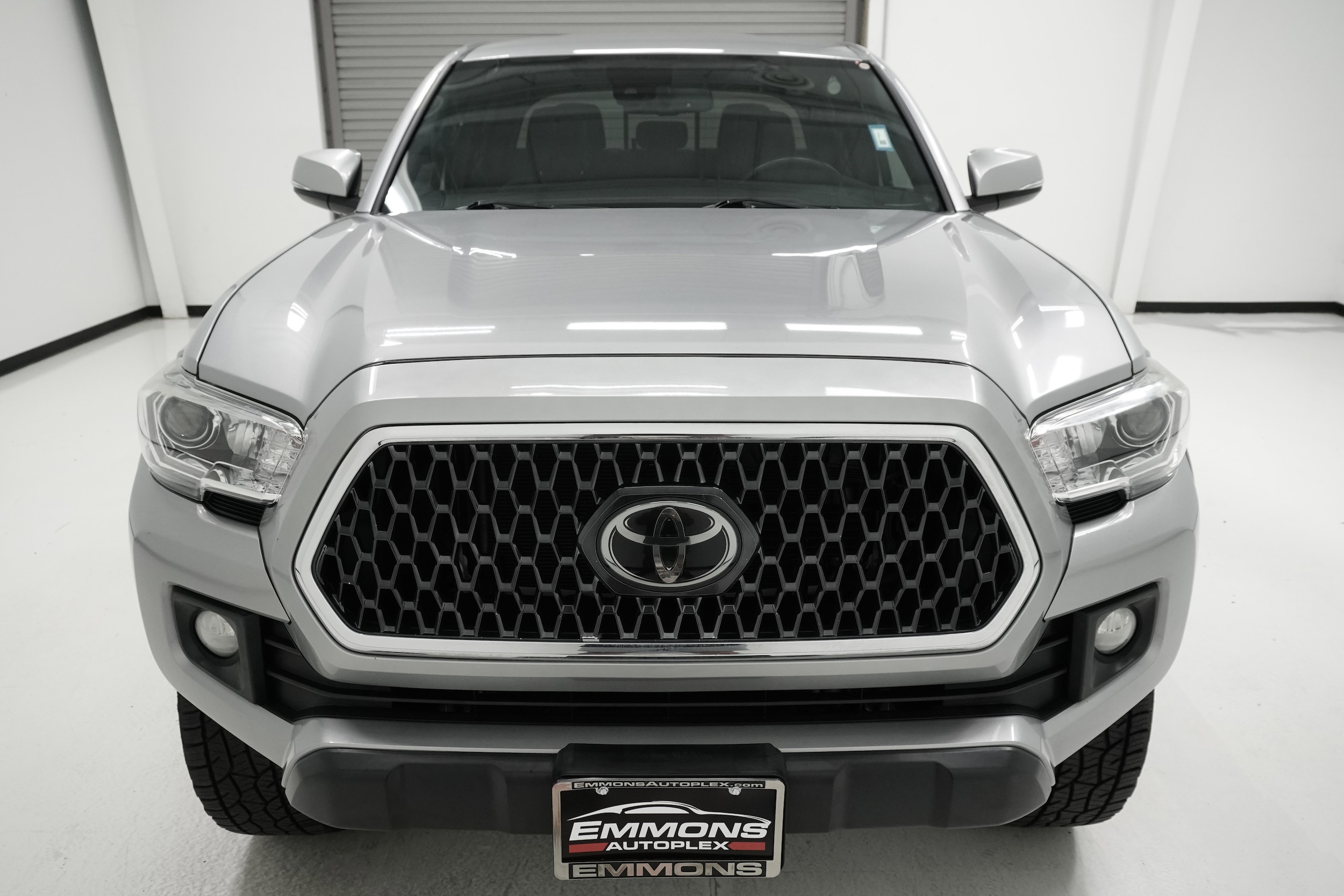 2019 Toyota Tacoma TRD photo 2
