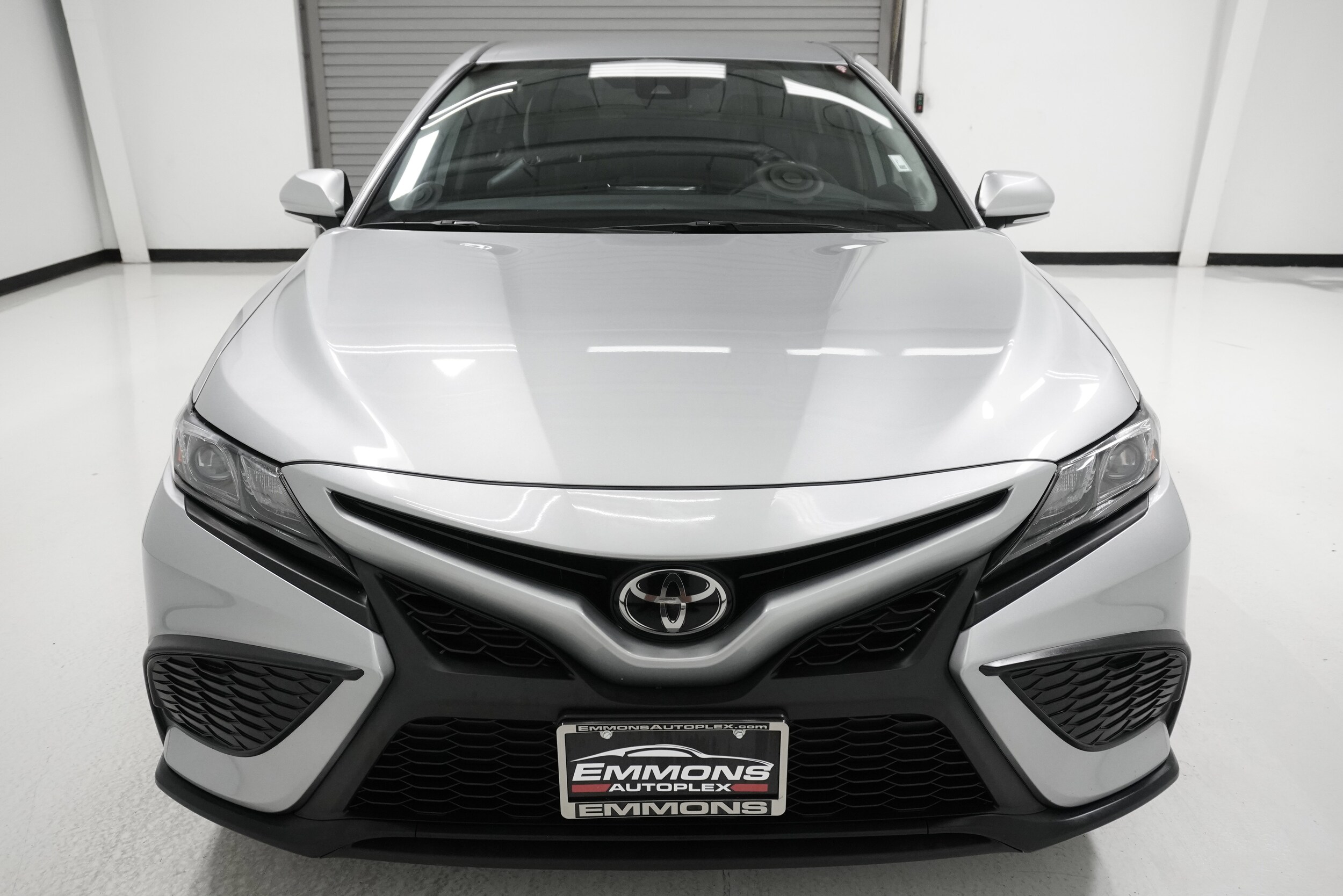 2022 Toyota Camry SE photo 2