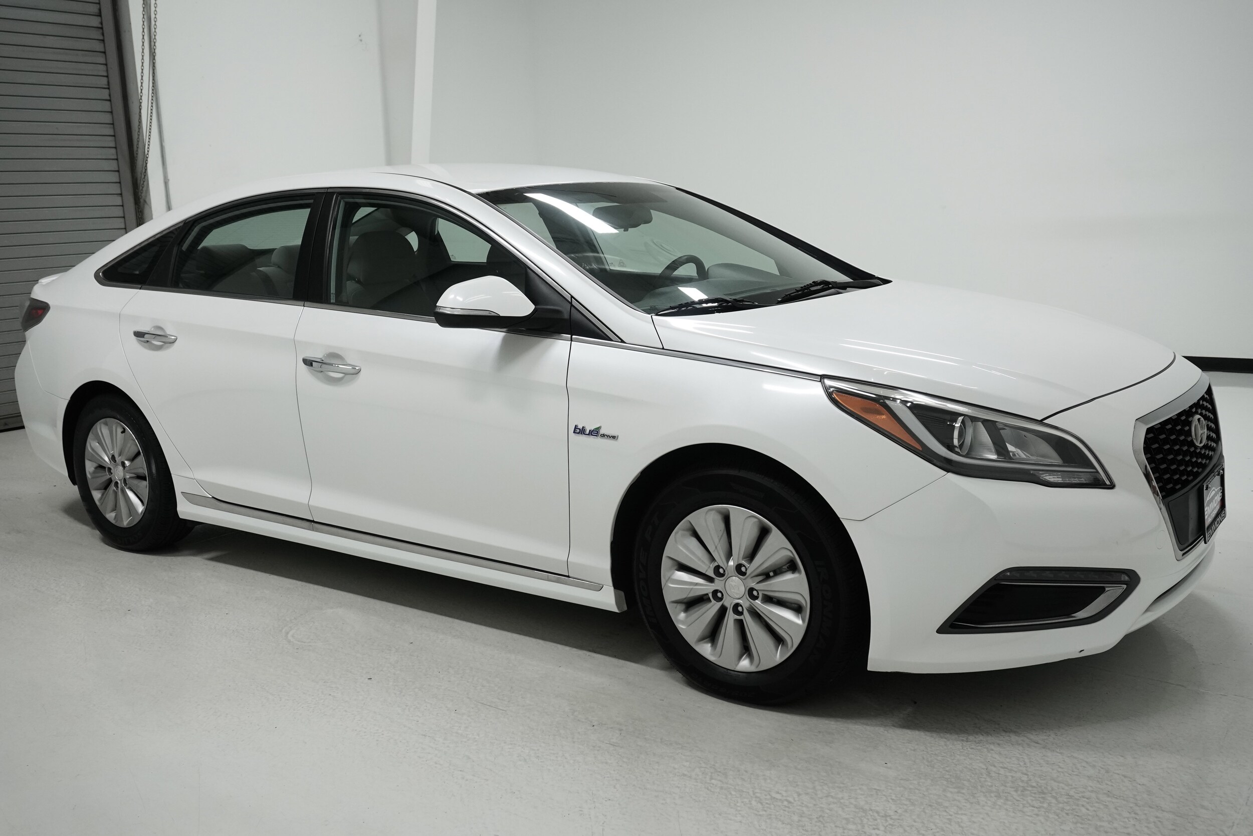2016 Hyundai Sonata Hybrid SE photo 3