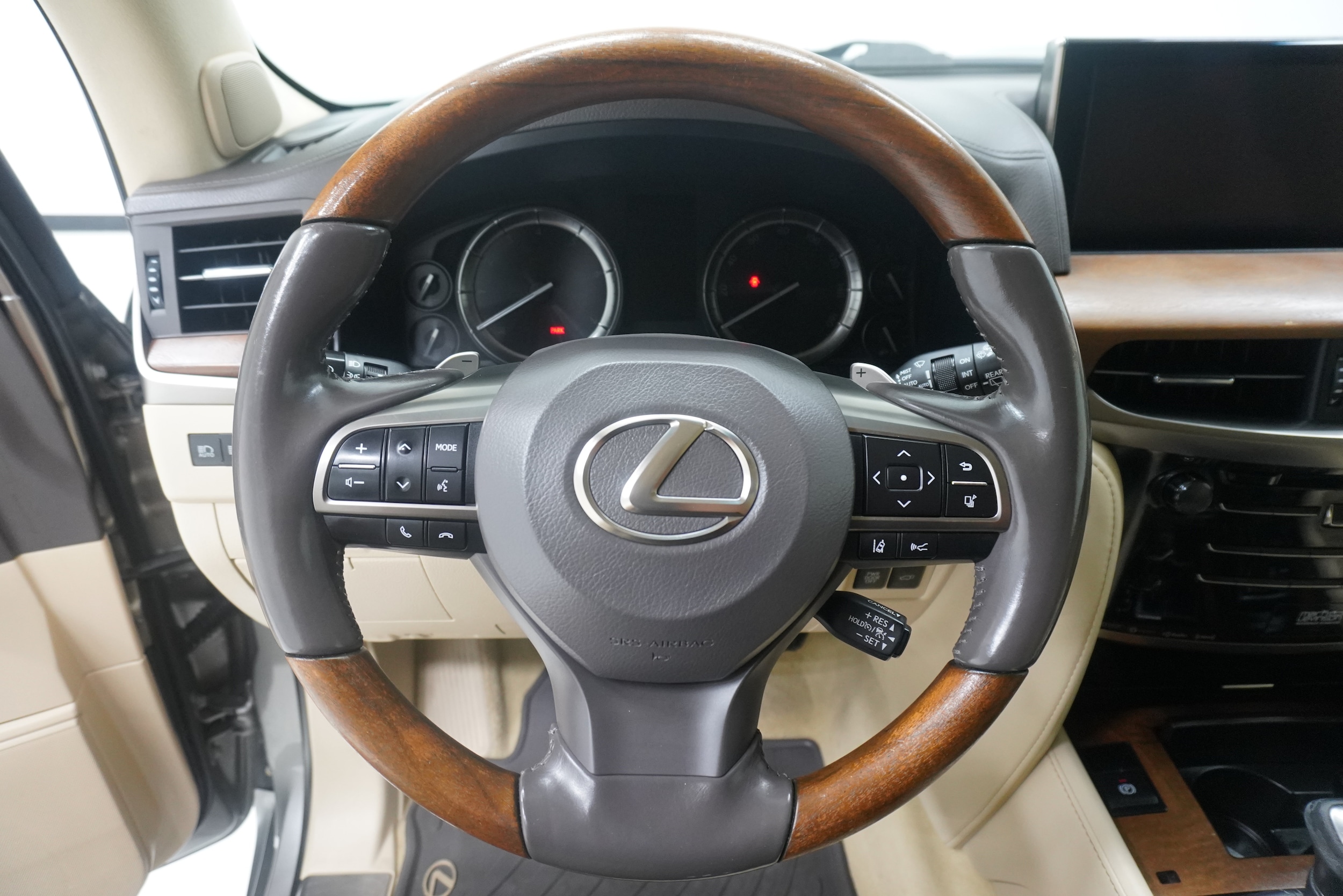 2016 Lexus LX 570 - Photo 19