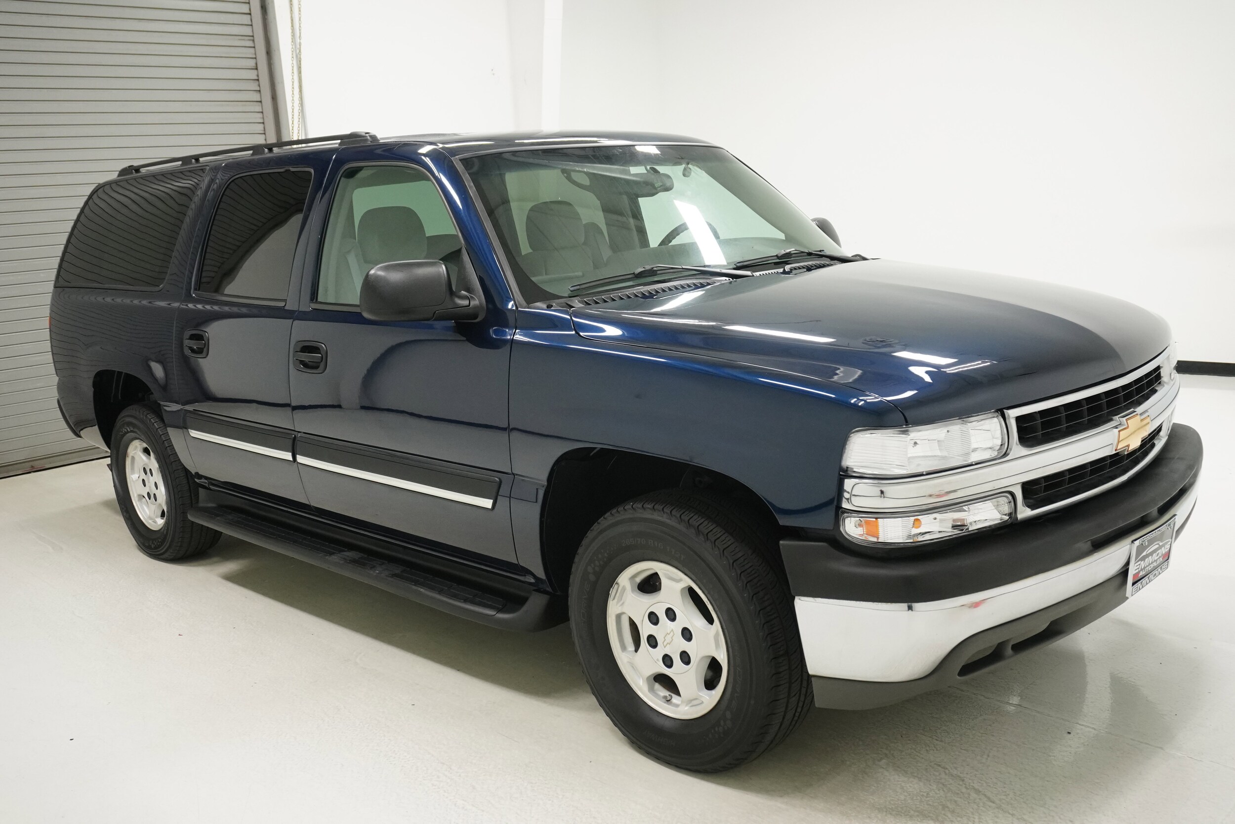 2004 Chevrolet Suburban 1500 LS photo 3