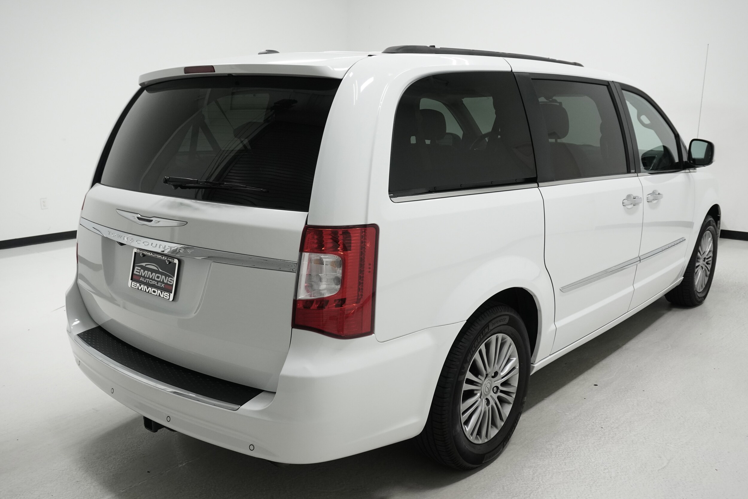 2014 Chrysler Town & Country photo 3