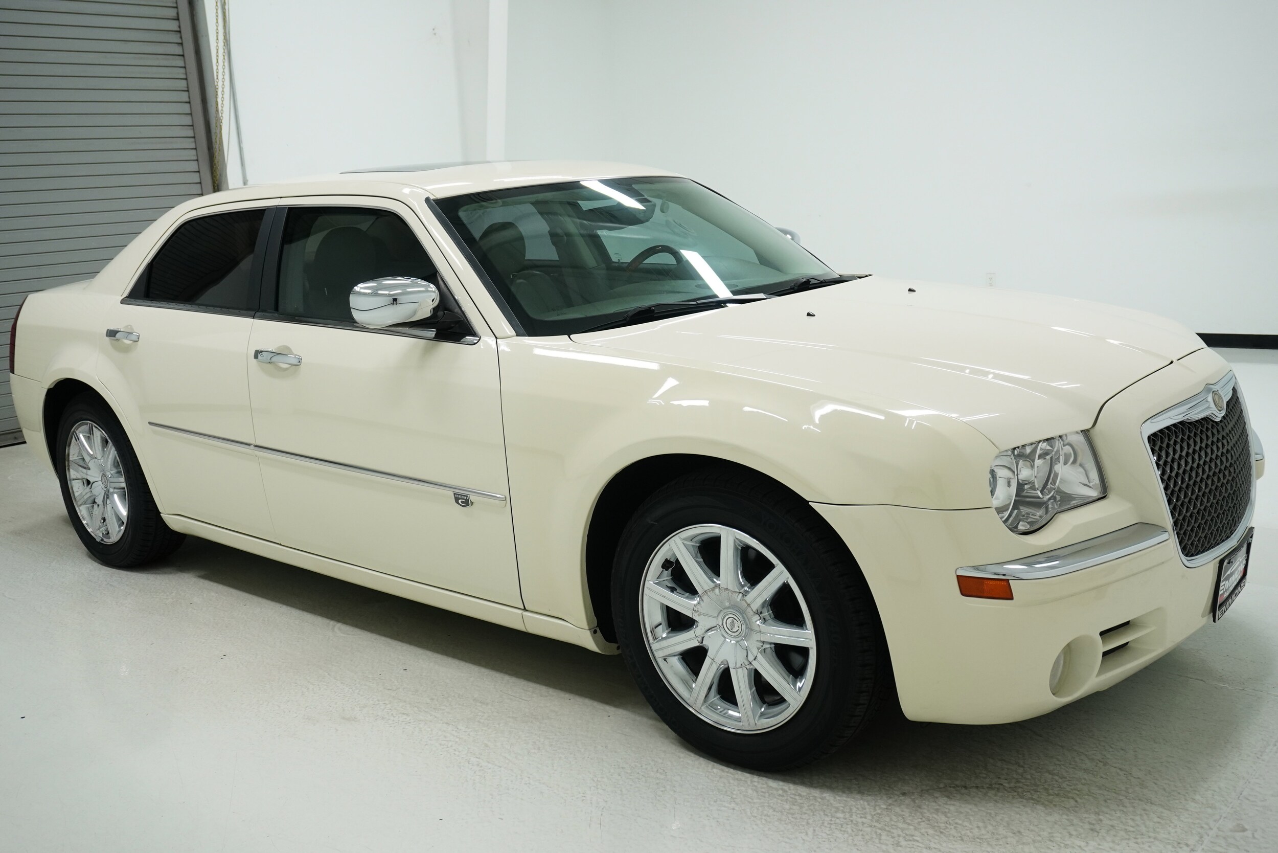 2010 Chrysler 300 C photo 3