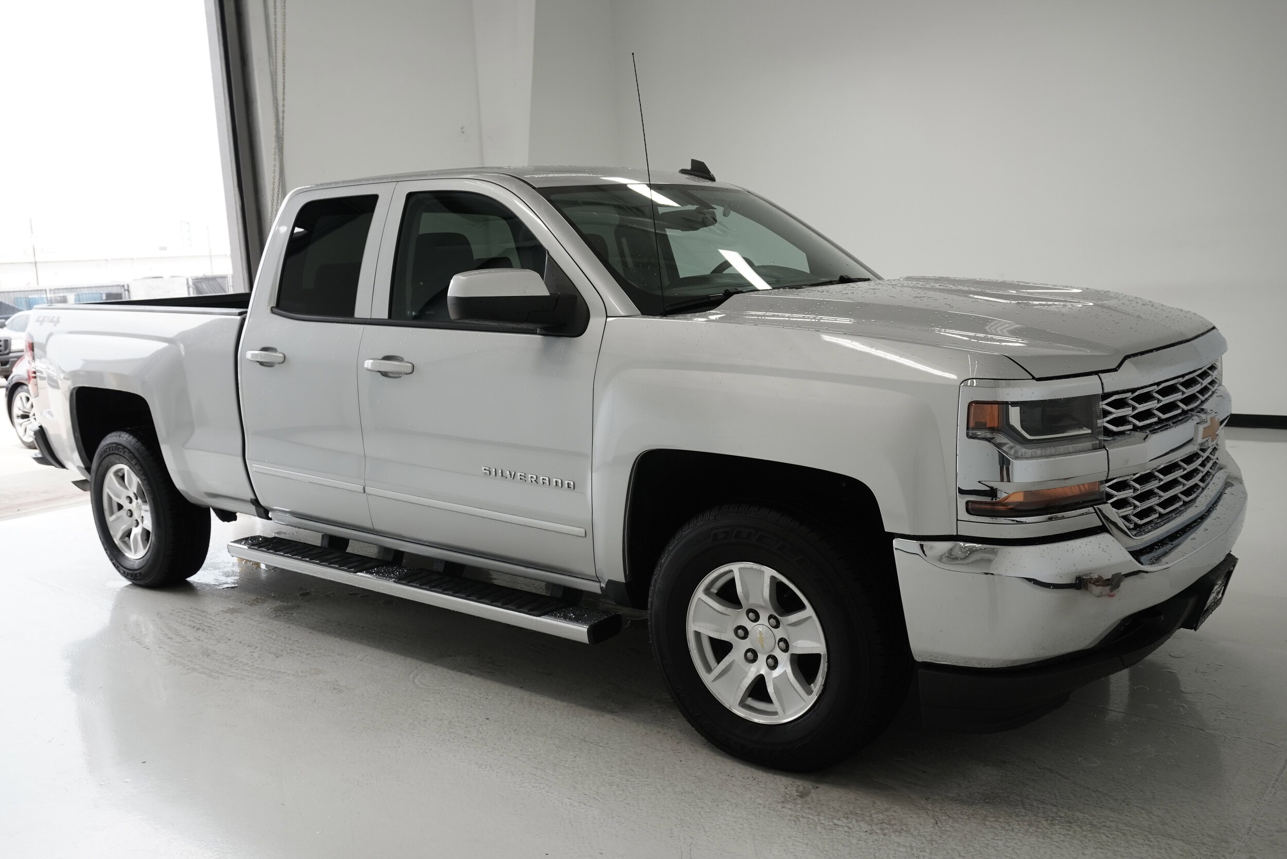 2018 Chevrolet Silverado 1500 LT photo 3