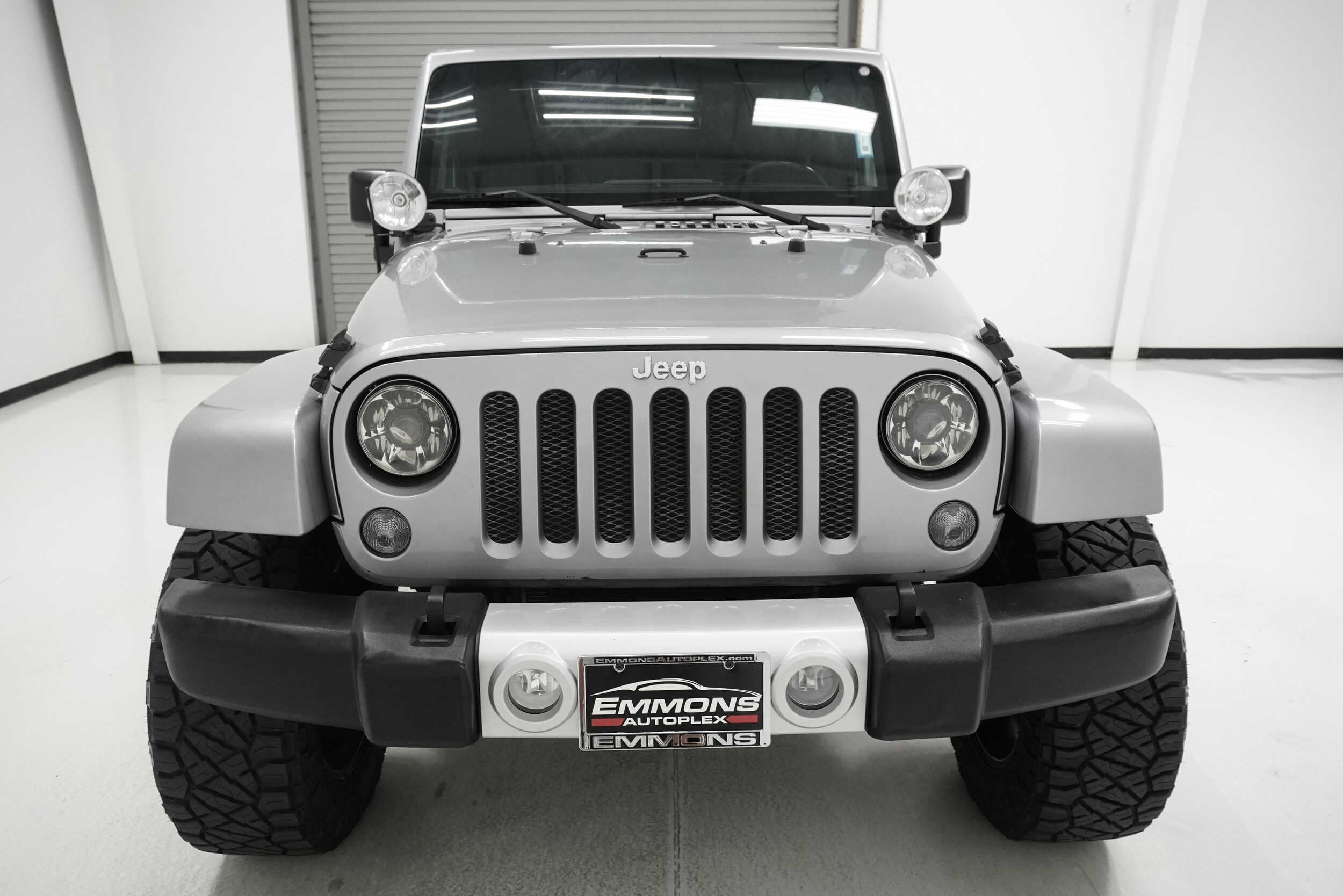 2015 Jeep Wrangler Unlimited Sahara photo 2