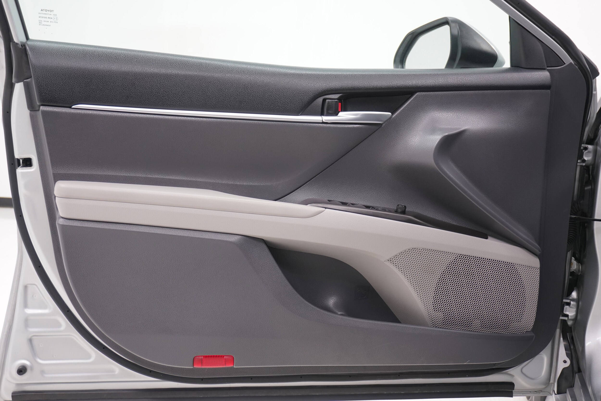 2023 Toyota Camry LE - Photo 13