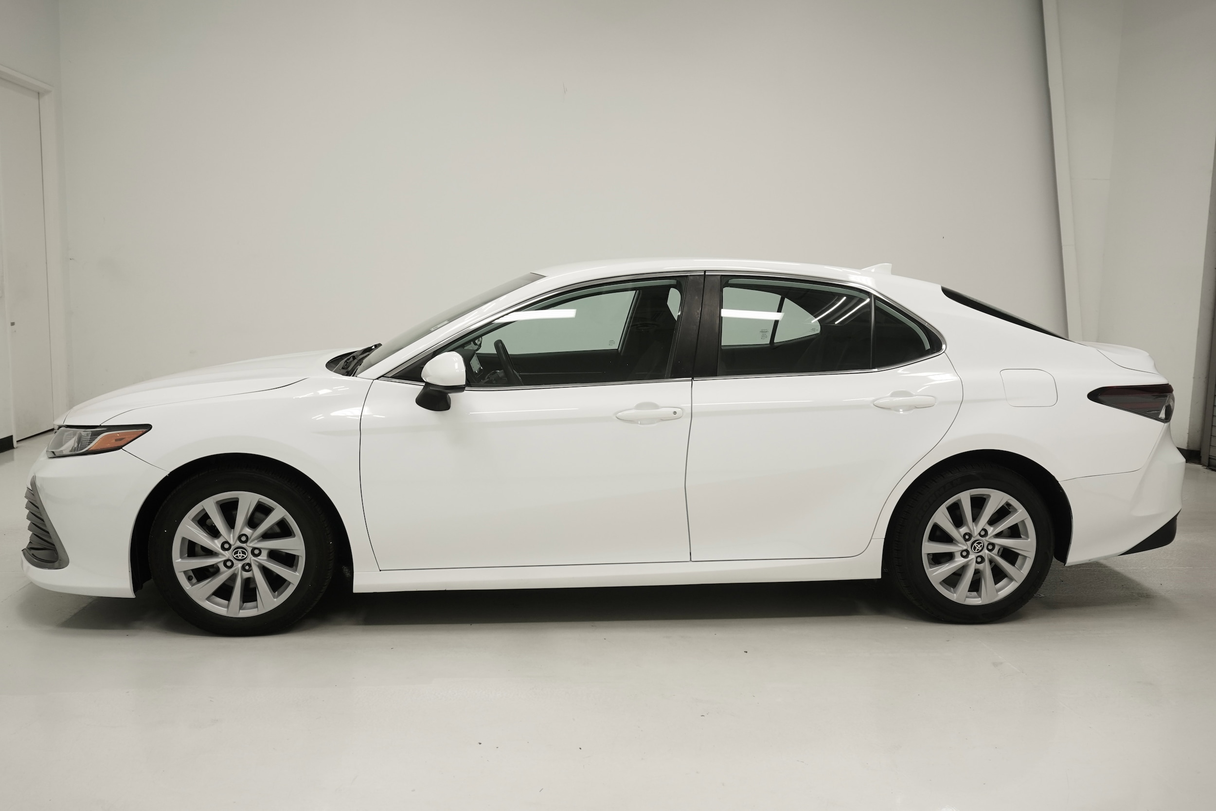 2022 Toyota Camry LE - Photo 7