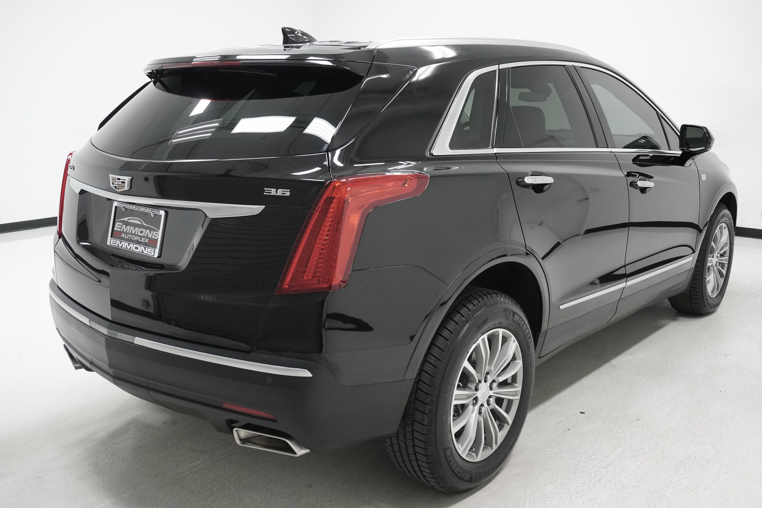 2018 Cadillac XT5 Luxury photo 2