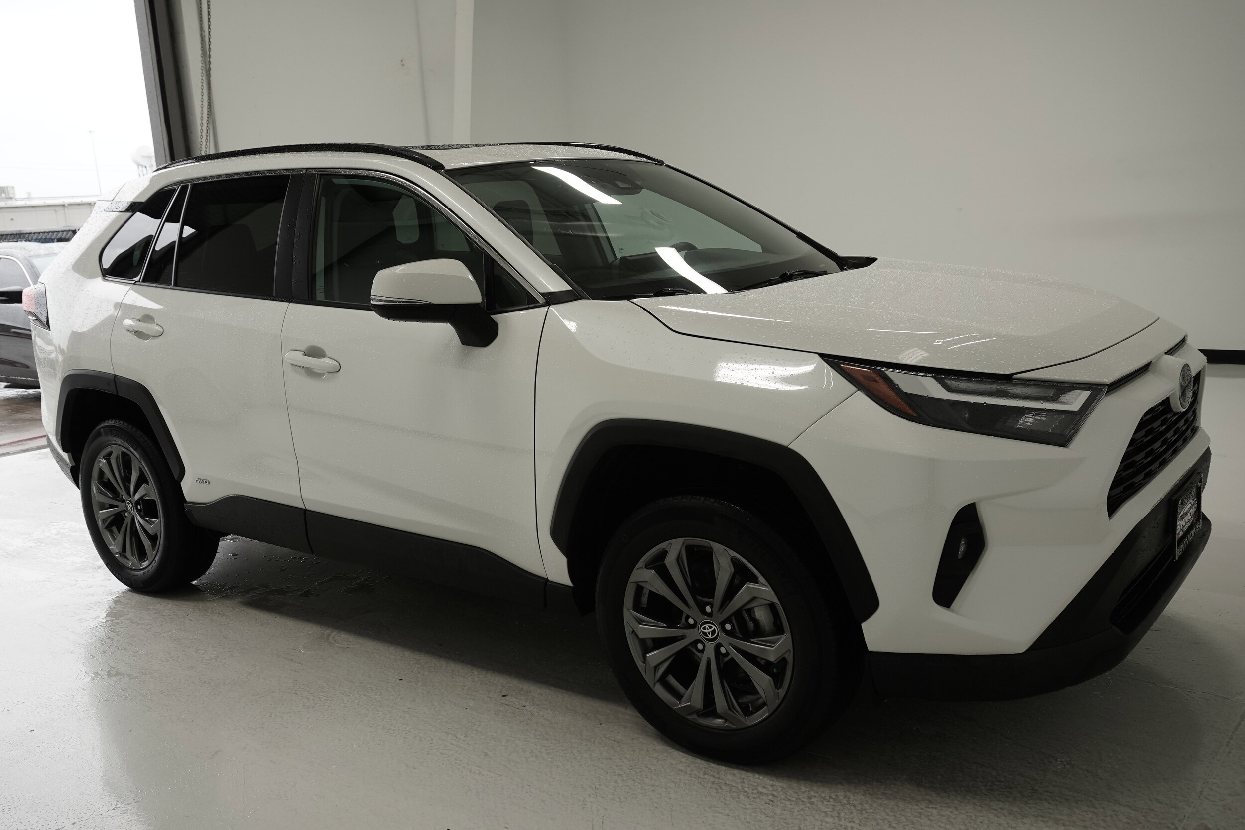 2022 Toyota RAV4 Hybrid XLE Premium photo 3