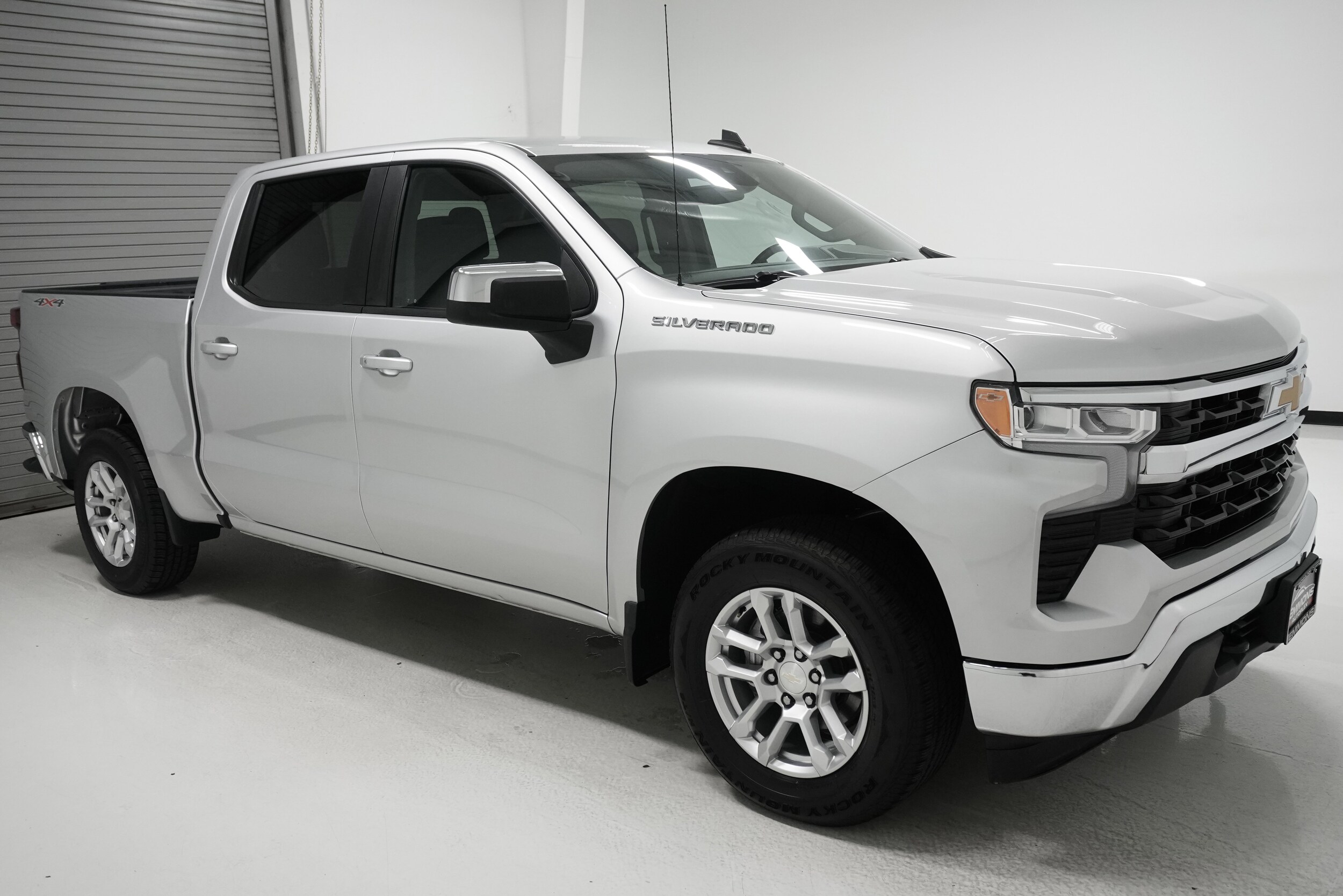 2022 Chevrolet Silverado 1500 LT photo 3