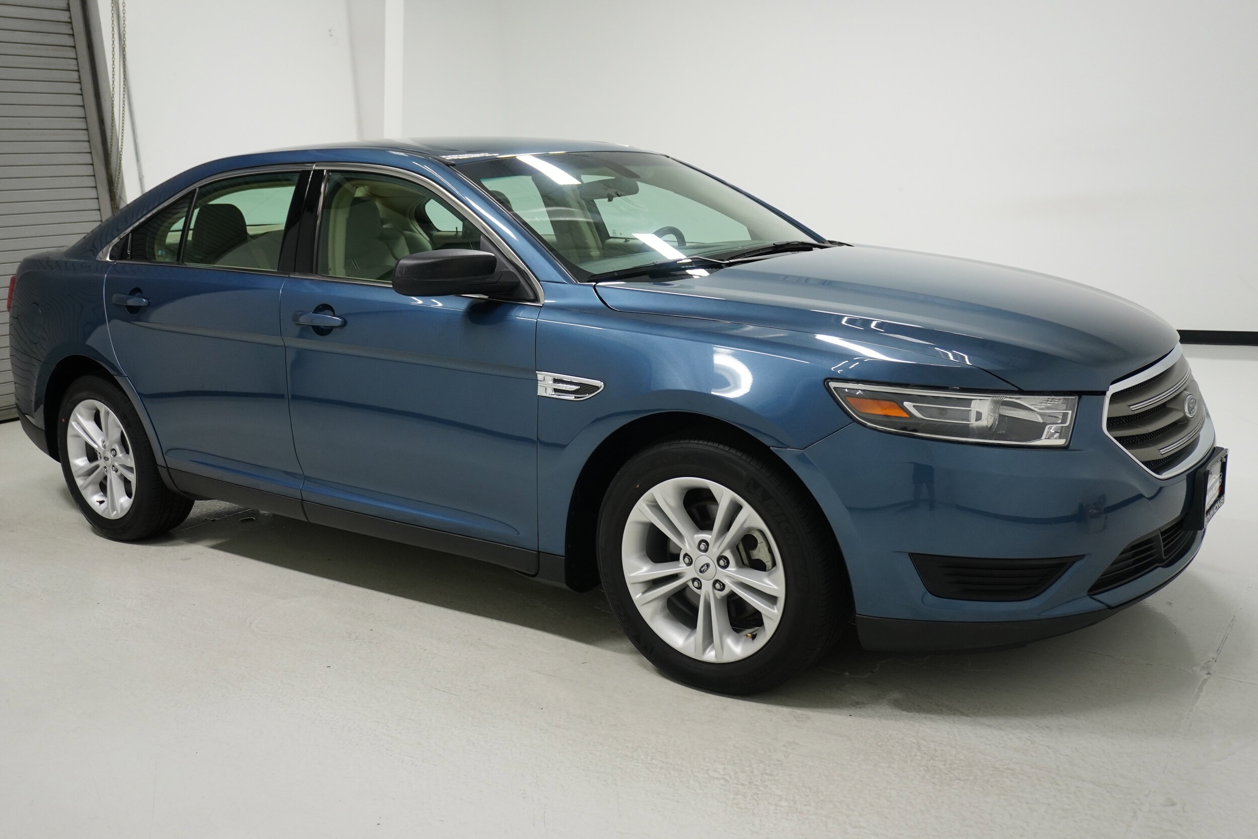 2018 Ford Taurus SE photo 3