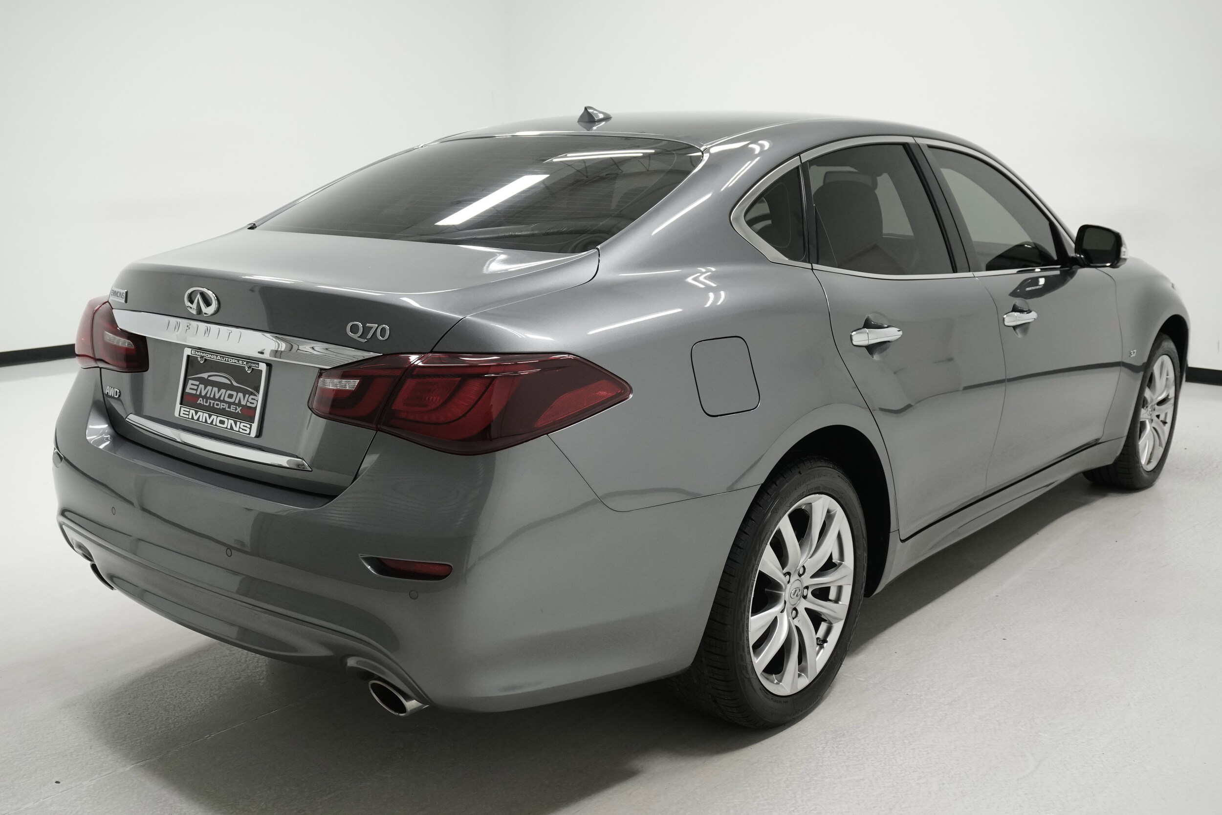 2017 Infiniti Q70 3.7 photo 4