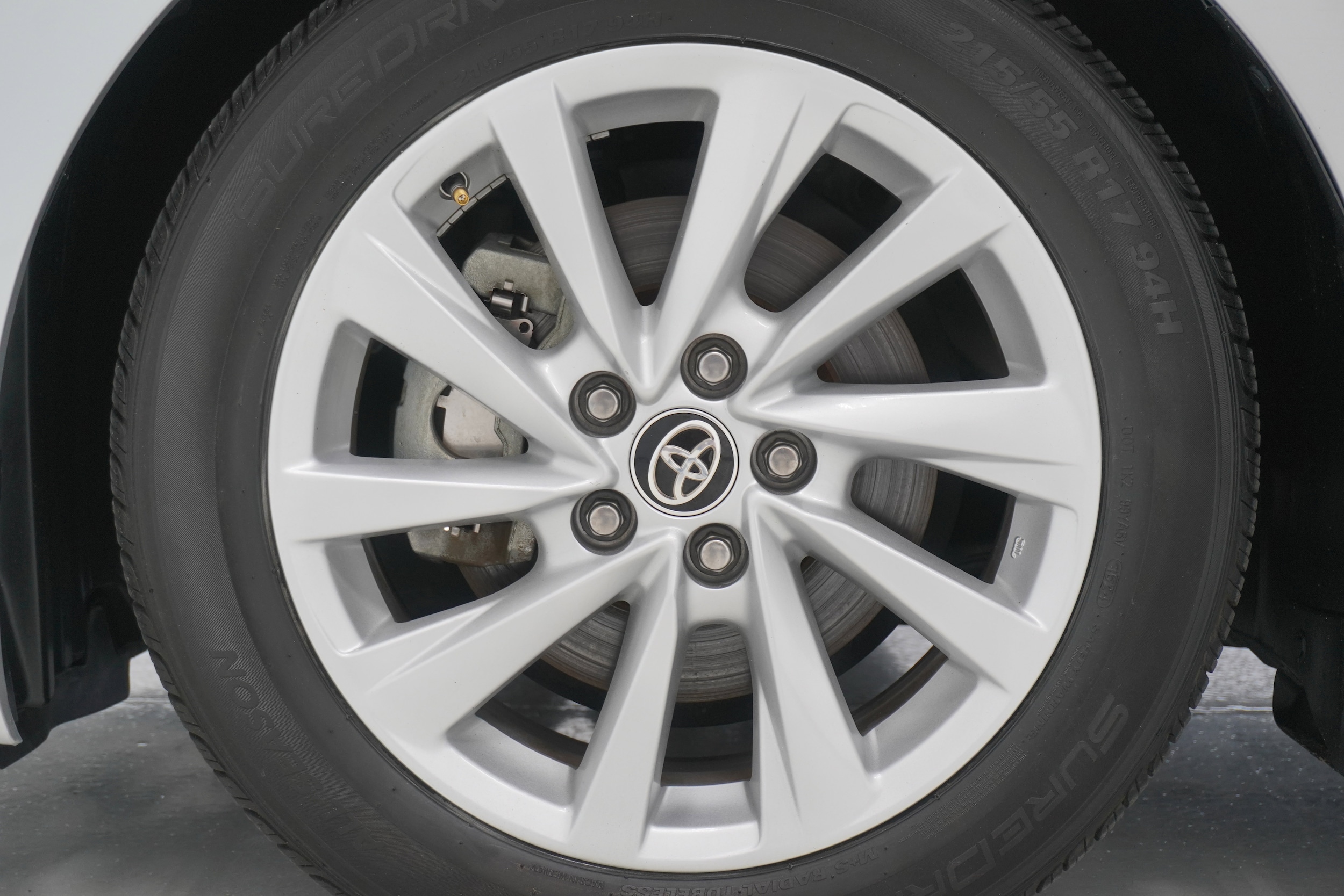 2023 Toyota Camry LE - Photo 23