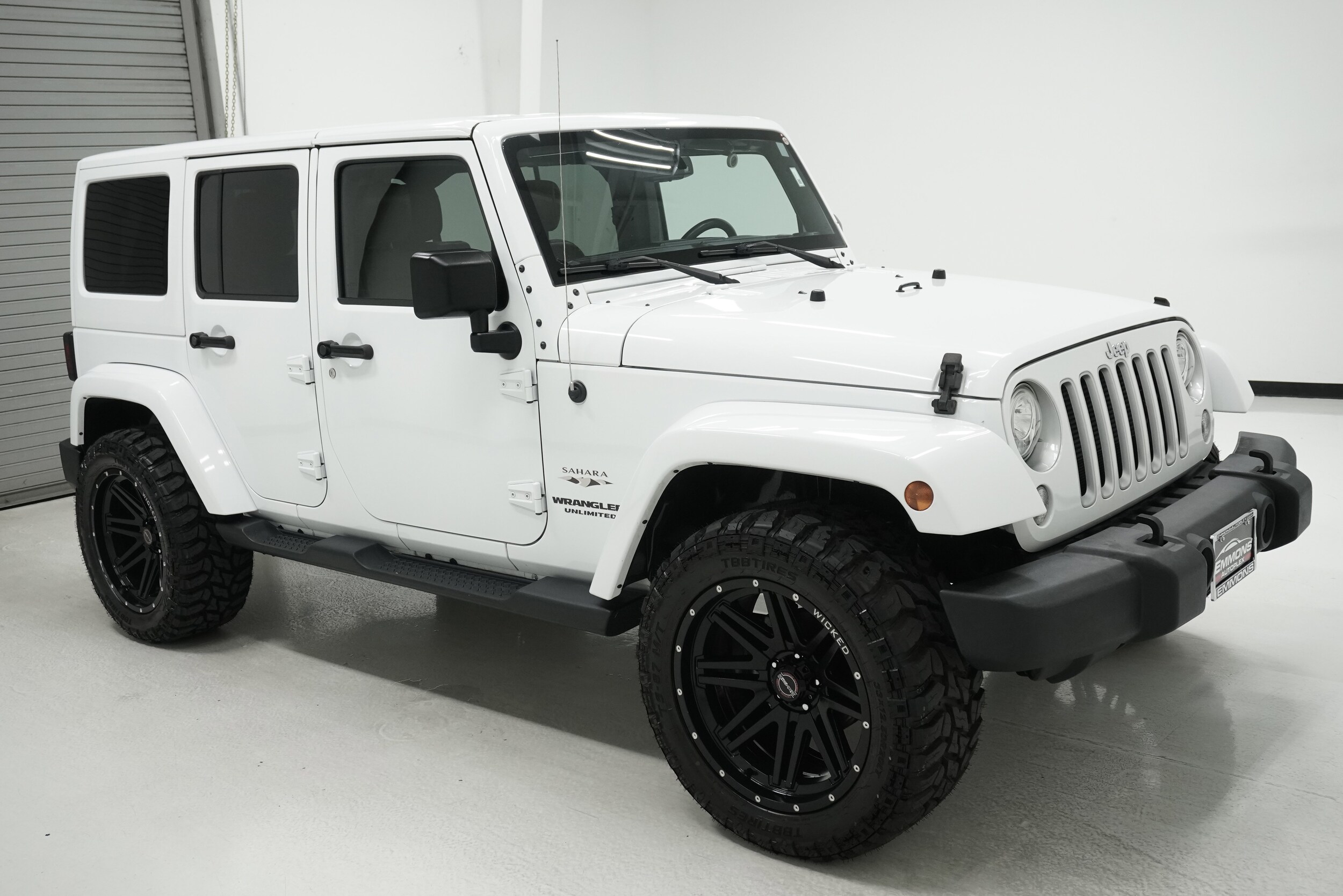 2017 Jeep Wrangler Unlimited Sahara photo 2
