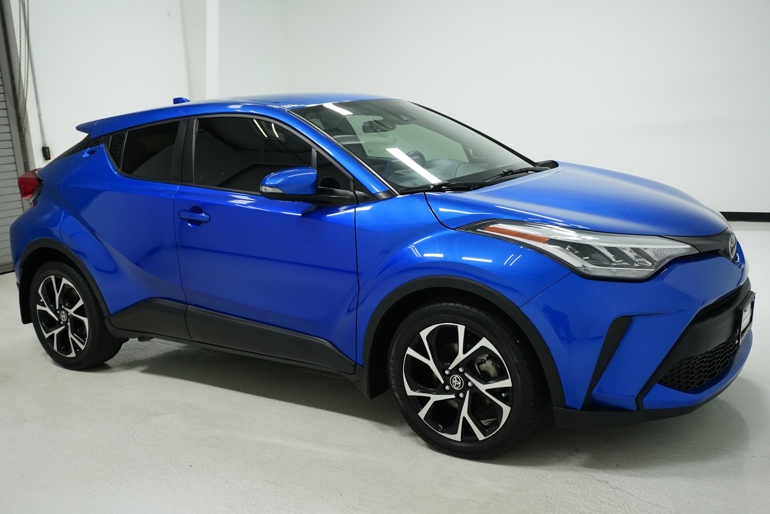 2022 Toyota C-HR XLE photo 3