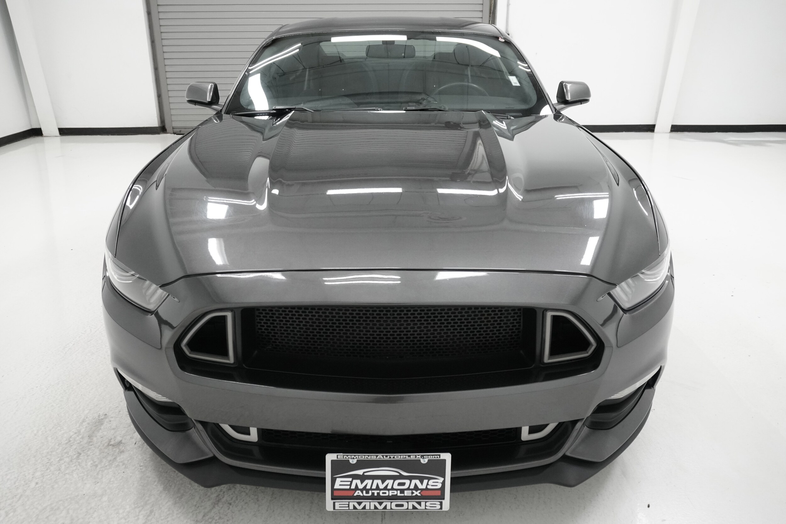 2017 Ford Mustang V6 photo 2