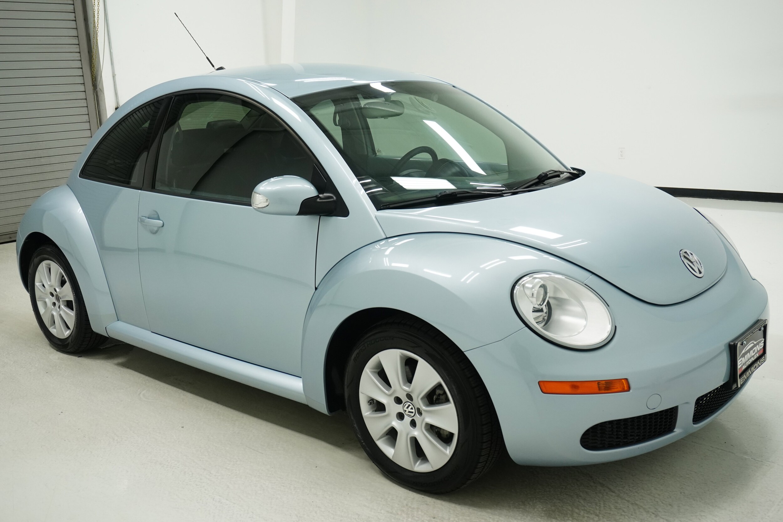 2010 Volkswagen Beetle photo 3