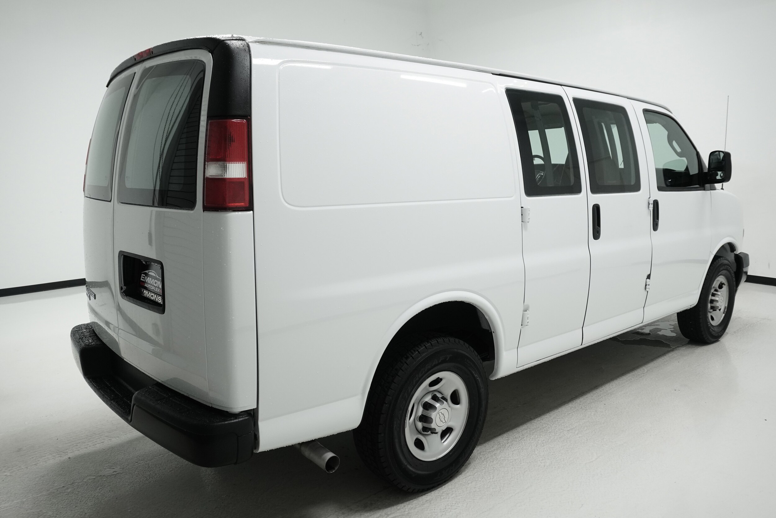 2019 Chevrolet Express 2500 Cargo photo 2