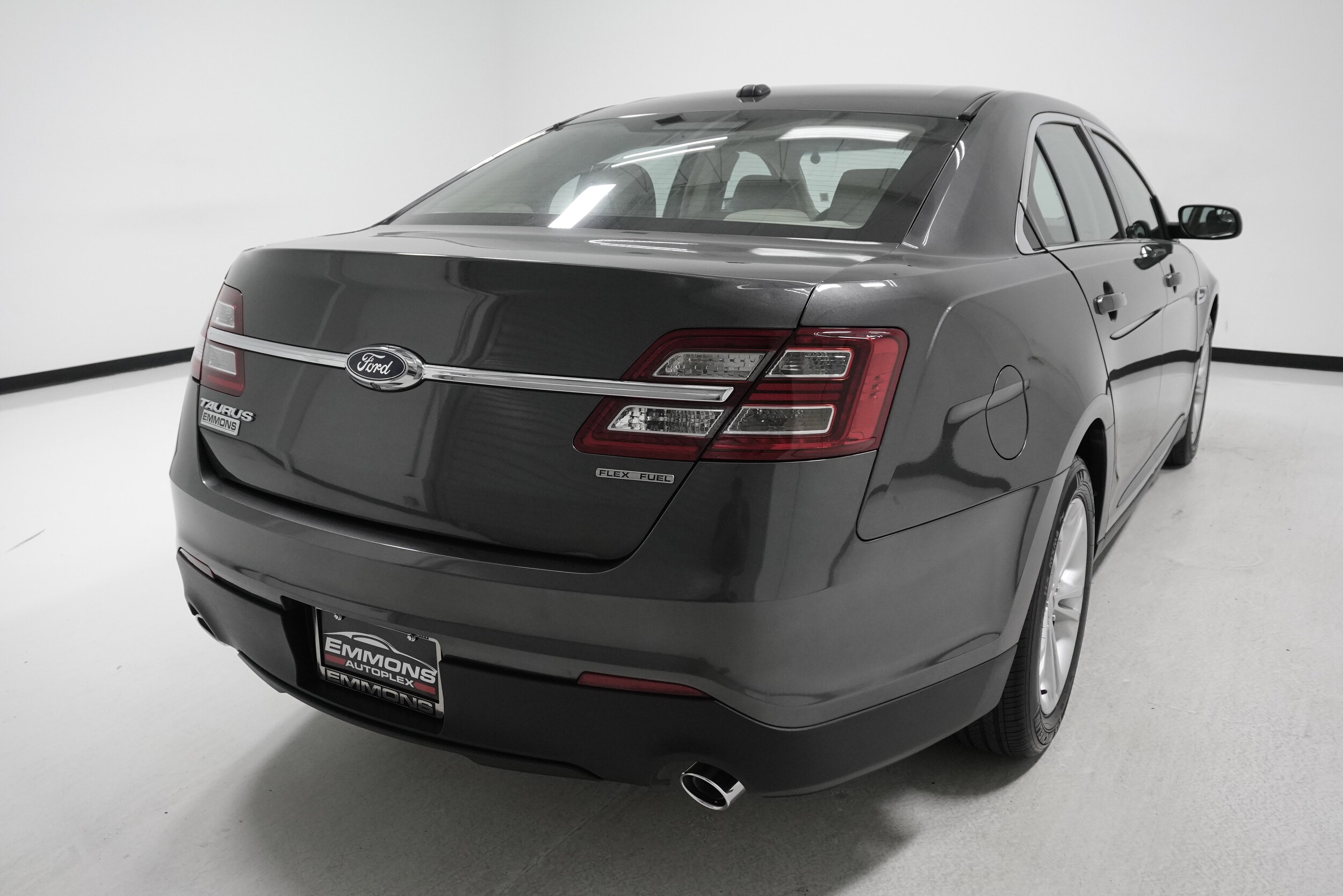 2018 Ford Taurus SE photo 4