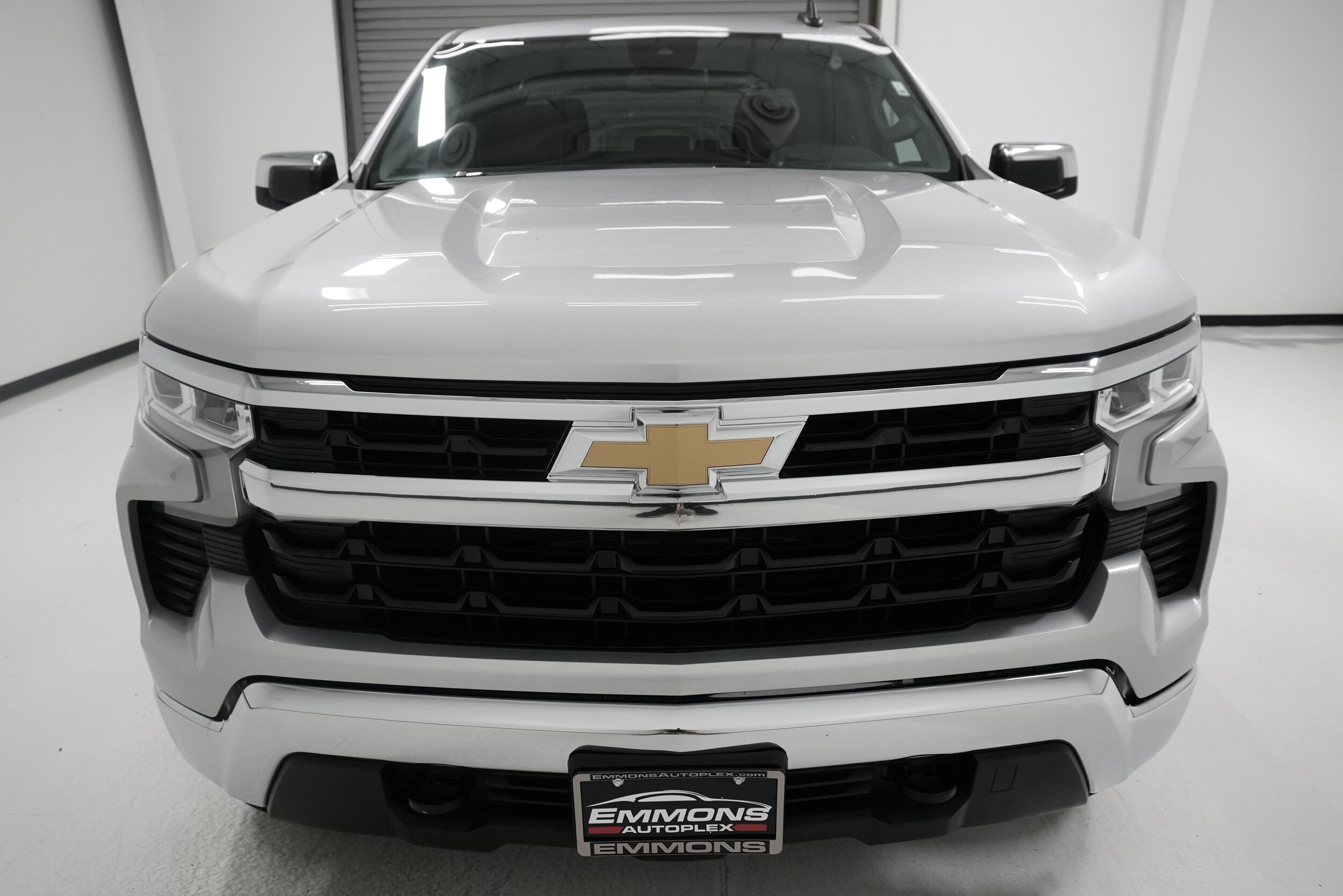 2022 Chevrolet Silverado 1500 LT photo 2